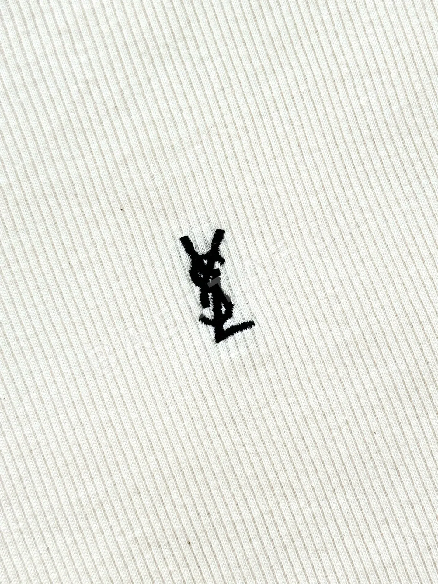 생로랑 자수 로고 반팔 티셔츠 상세 이미지 6