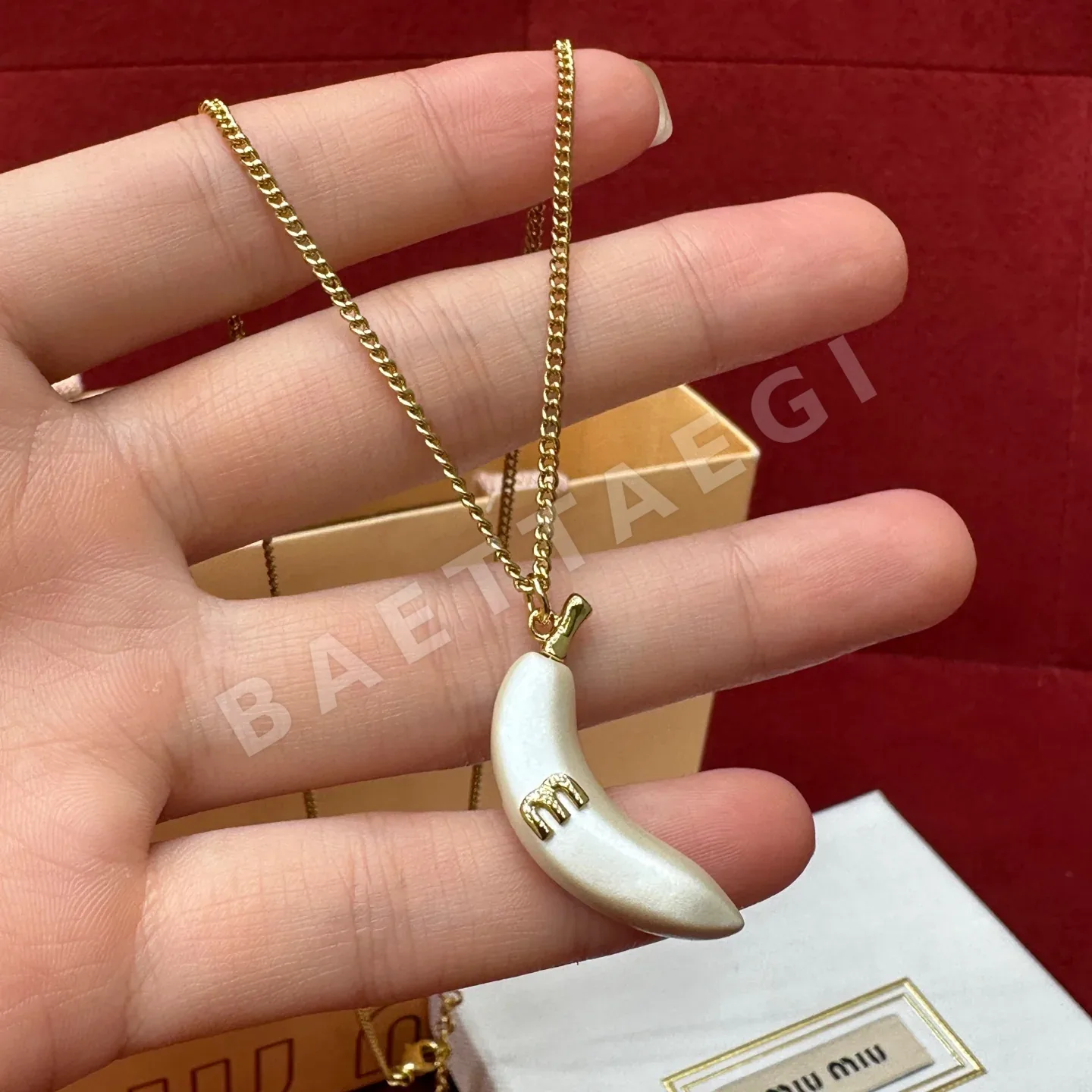 미우미우 바나나 모양 밀크 펄 목걸이 178459