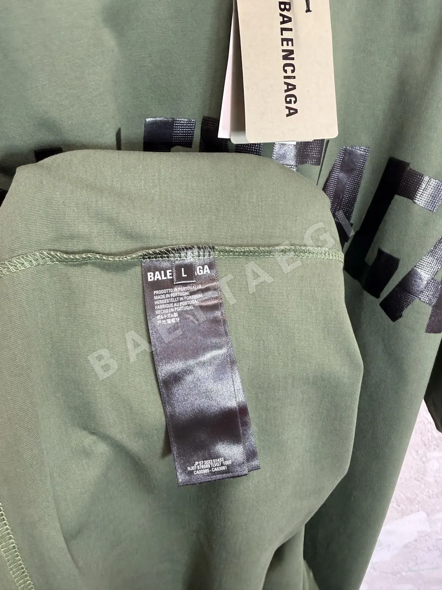 발렌시아가 데미지 가공 남성 반팔 티셔츠 상세 이미지 9