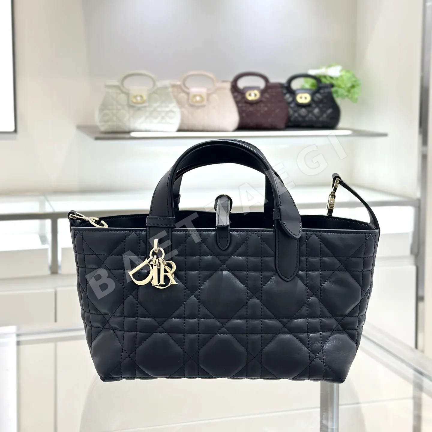디올 가나쥬 스티치 소가죽 드로스트링 가방 스몰 상세 이미지 9