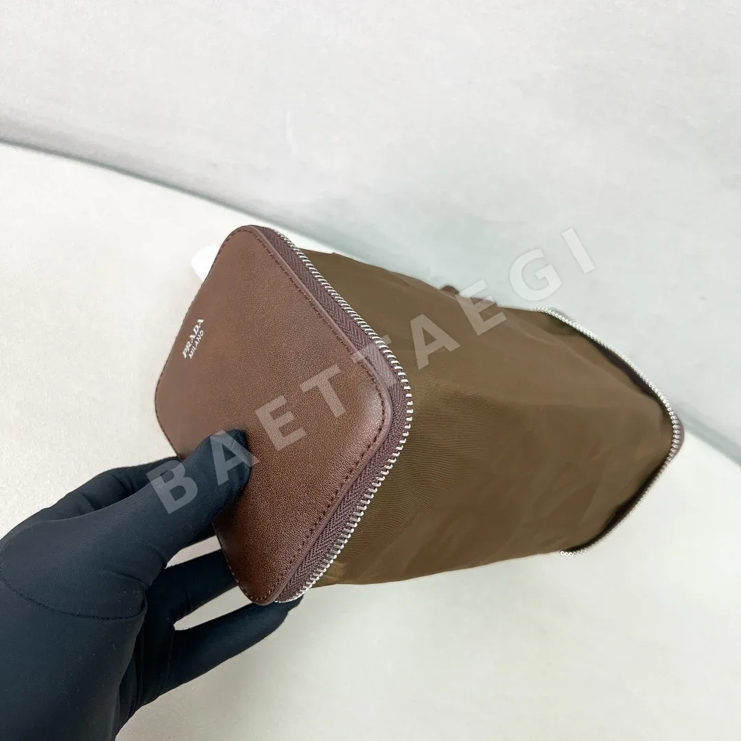 프라다 나일론 참장식 소가죽 지갑 상세 이미지 8