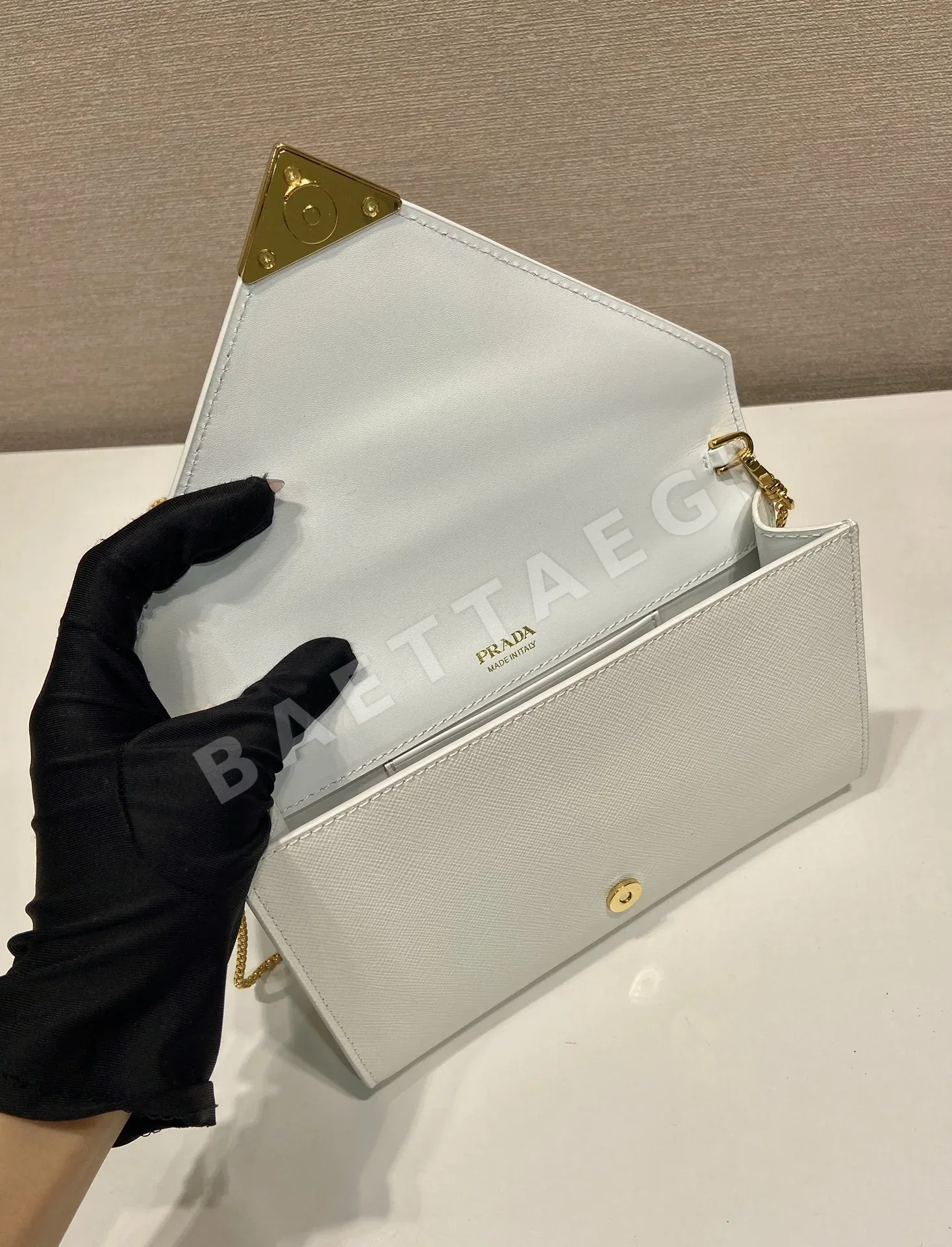 프라다 크로스 그레인 가죽 클러치백 1BP051 상세 이미지 7