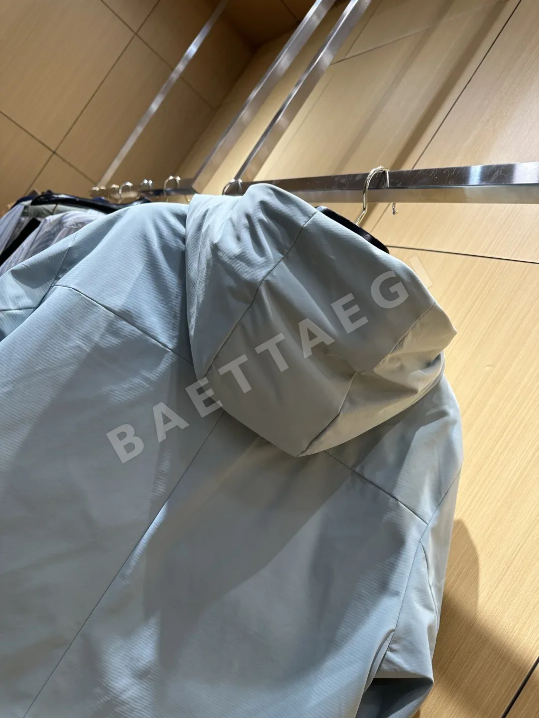 루이비통 엠보스 모노그램 후드 구스 다운 자켓 상세 이미지 21