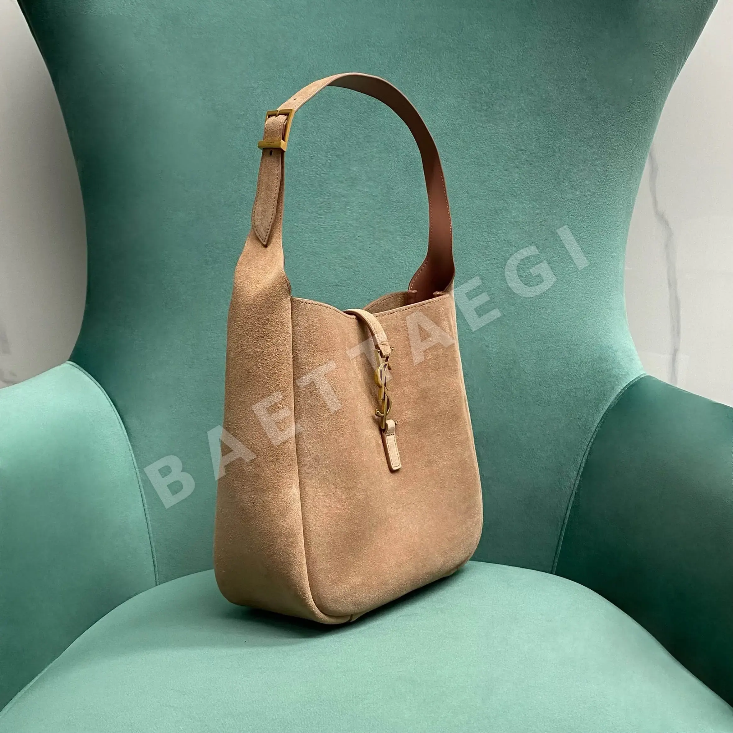 생로랑 YSL 호보 스몰 언더암 가방 상세 이미지 2