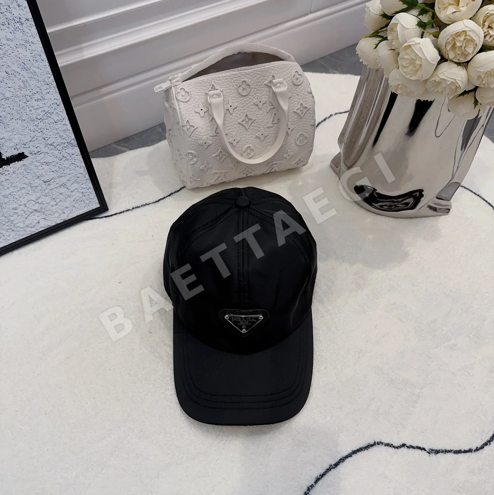 프라다 각인 버킷 햇 모자 상세 이미지 2