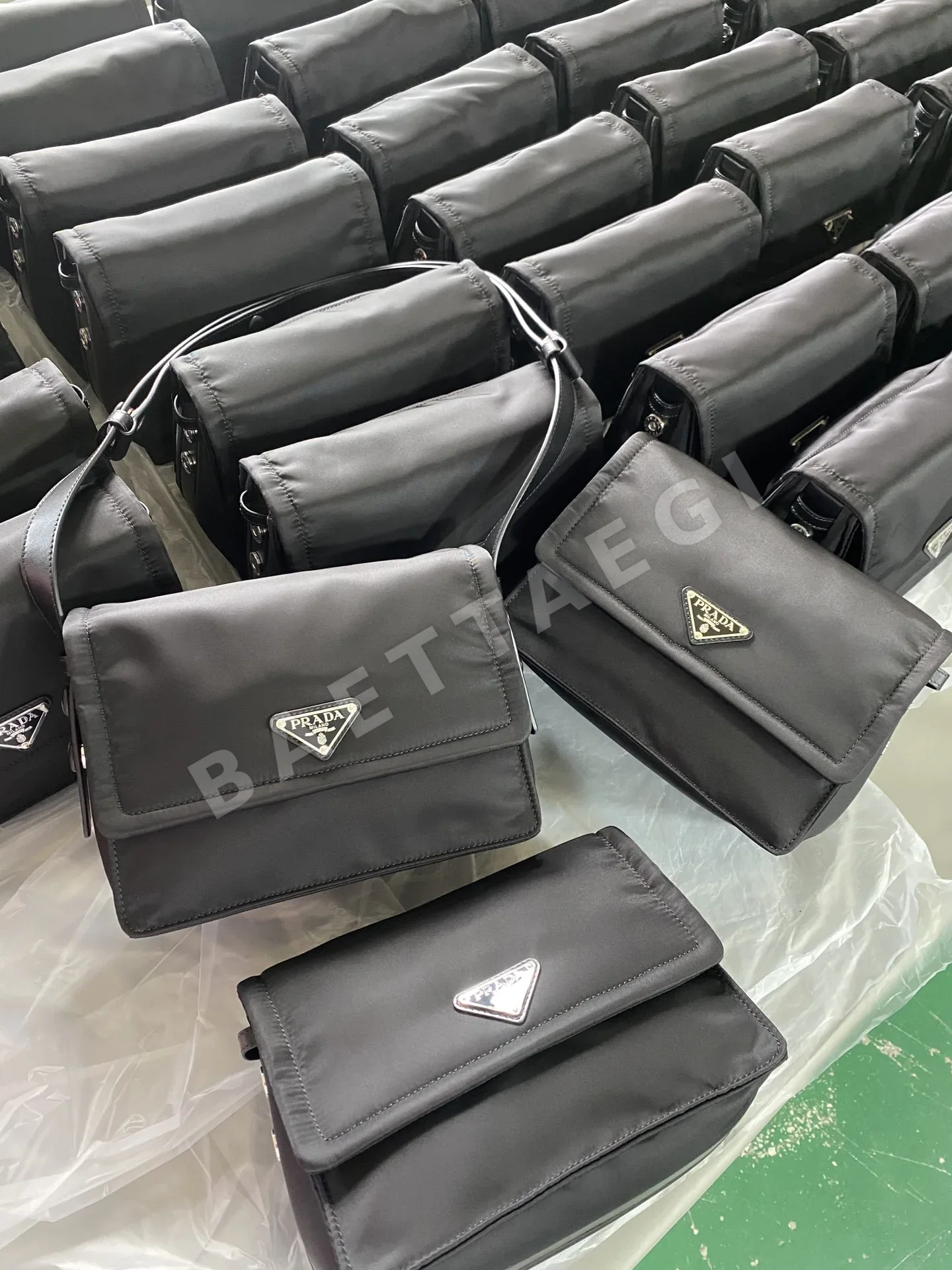 프라다 가방 상세 이미지 2