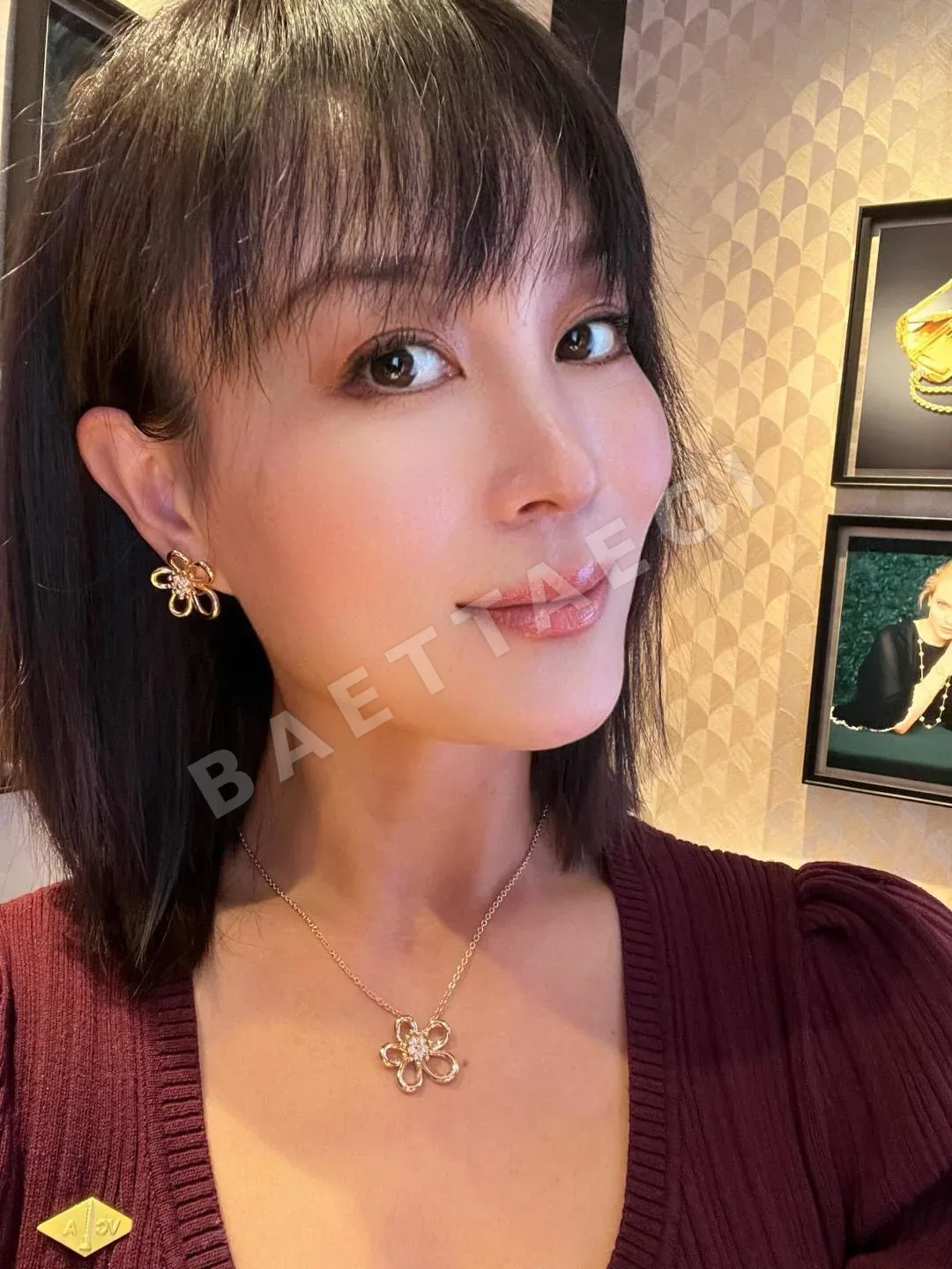 미우미우 플라워 다이아몬드 장식 목걸이 상세 이미지 2