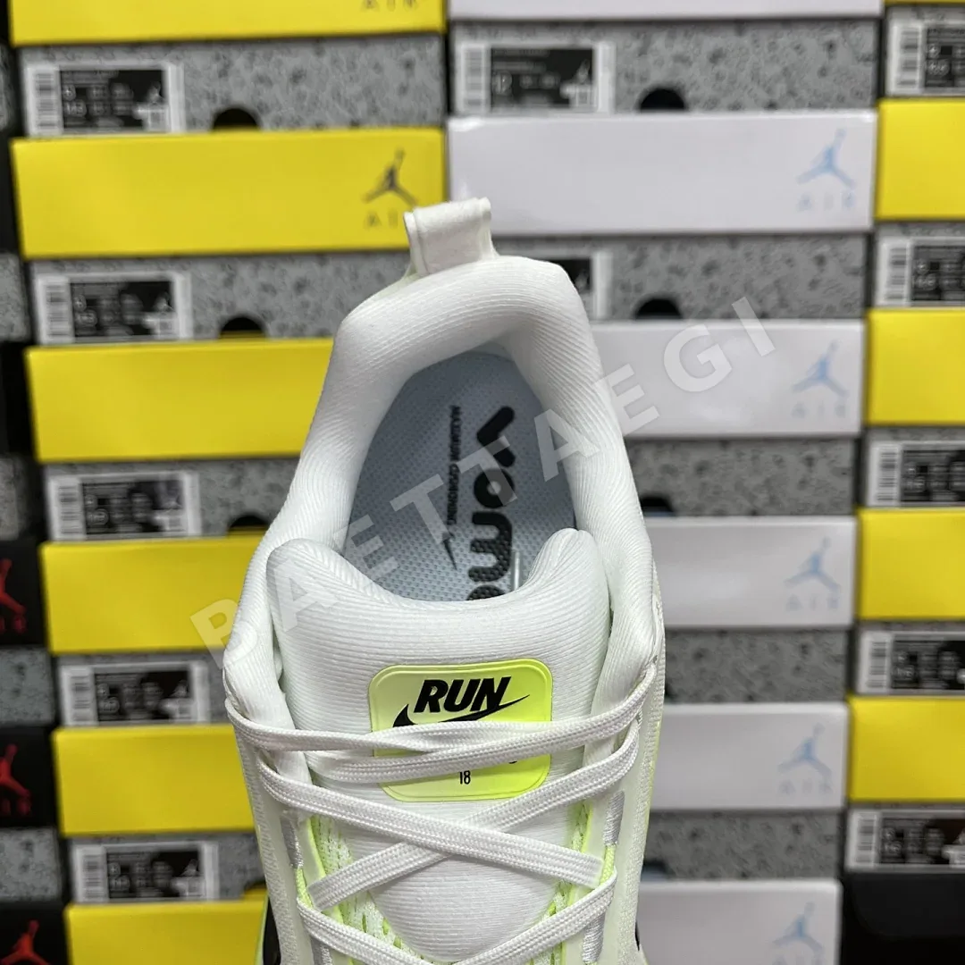 나이키 줌 보메로 18 HM6803-100 201092 Nike Zoom Vomero 18 상세 이미지 4