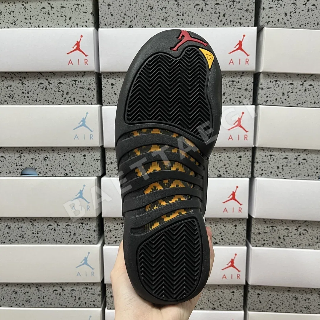 나이키 [GX] 조던 12 레트로 블랙 화이트 골드 CT8013-117 201349 Nike Jordan 12 Retro Taxi 상세 이미지 3