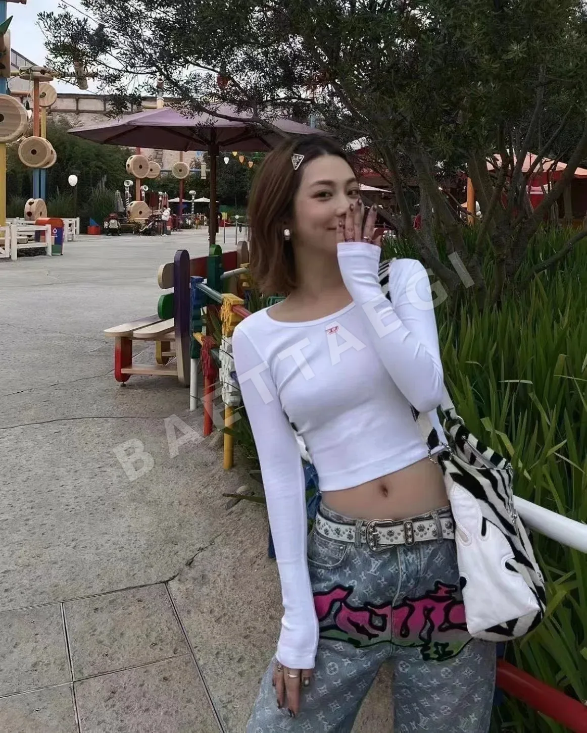크롬하츠 빅크로스 블랙 화이트 포니헤어 크로스바디백 상세 이미지 4