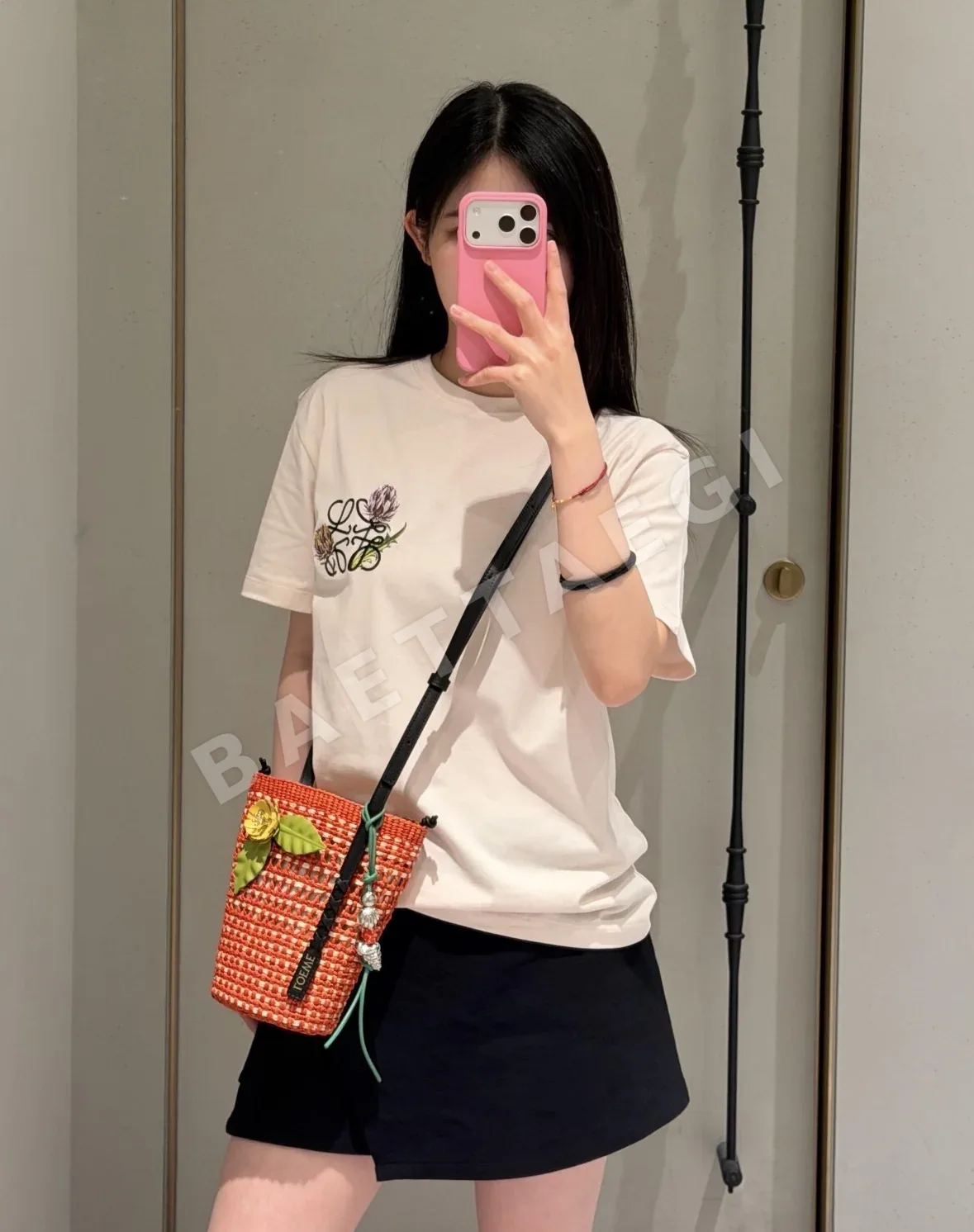 로에베 베이지 꽃무늬 자수 반팔 티셔츠 97762