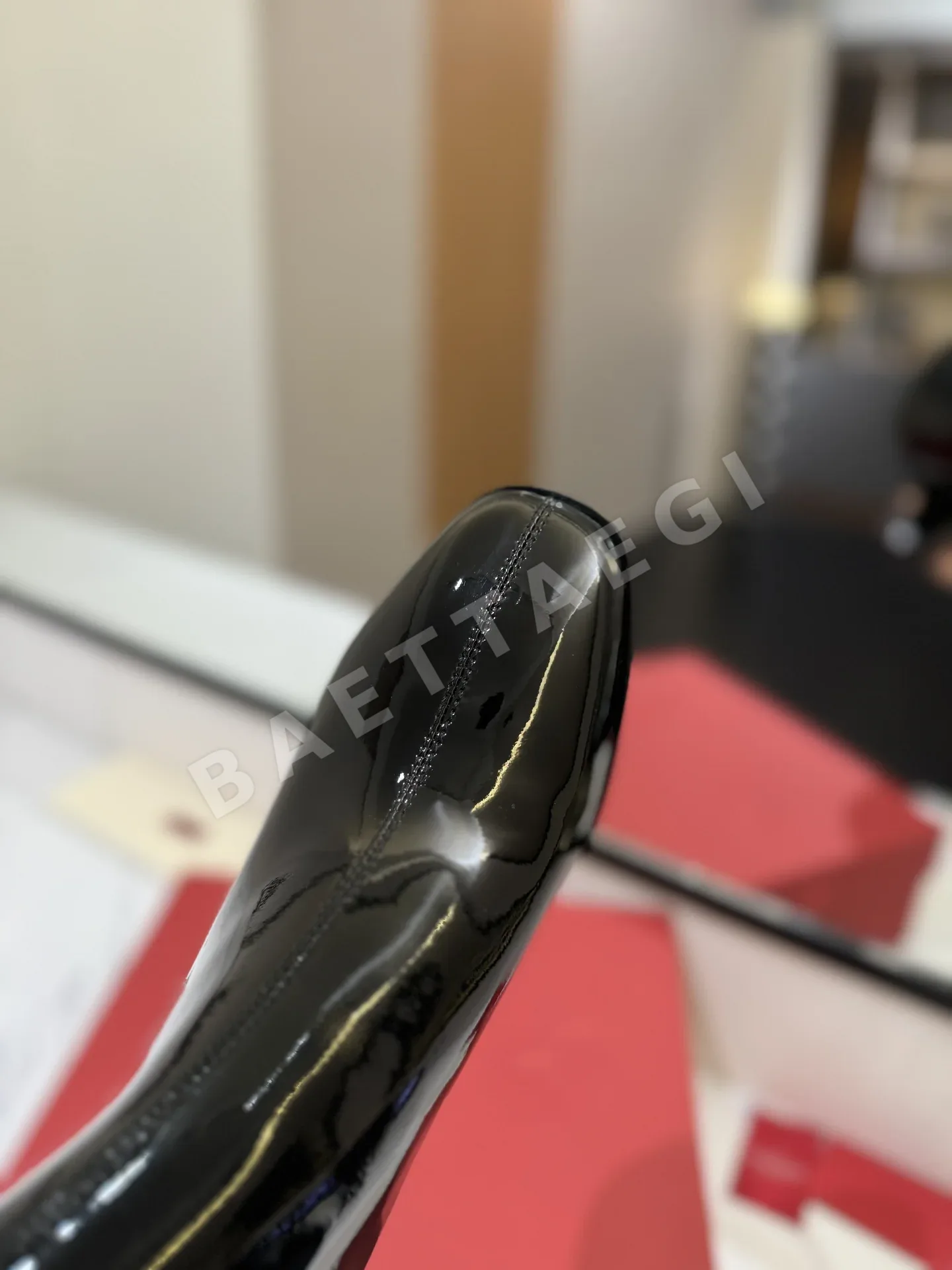 발렌티노 V로고 컷아웃 부츠 상세 이미지 8