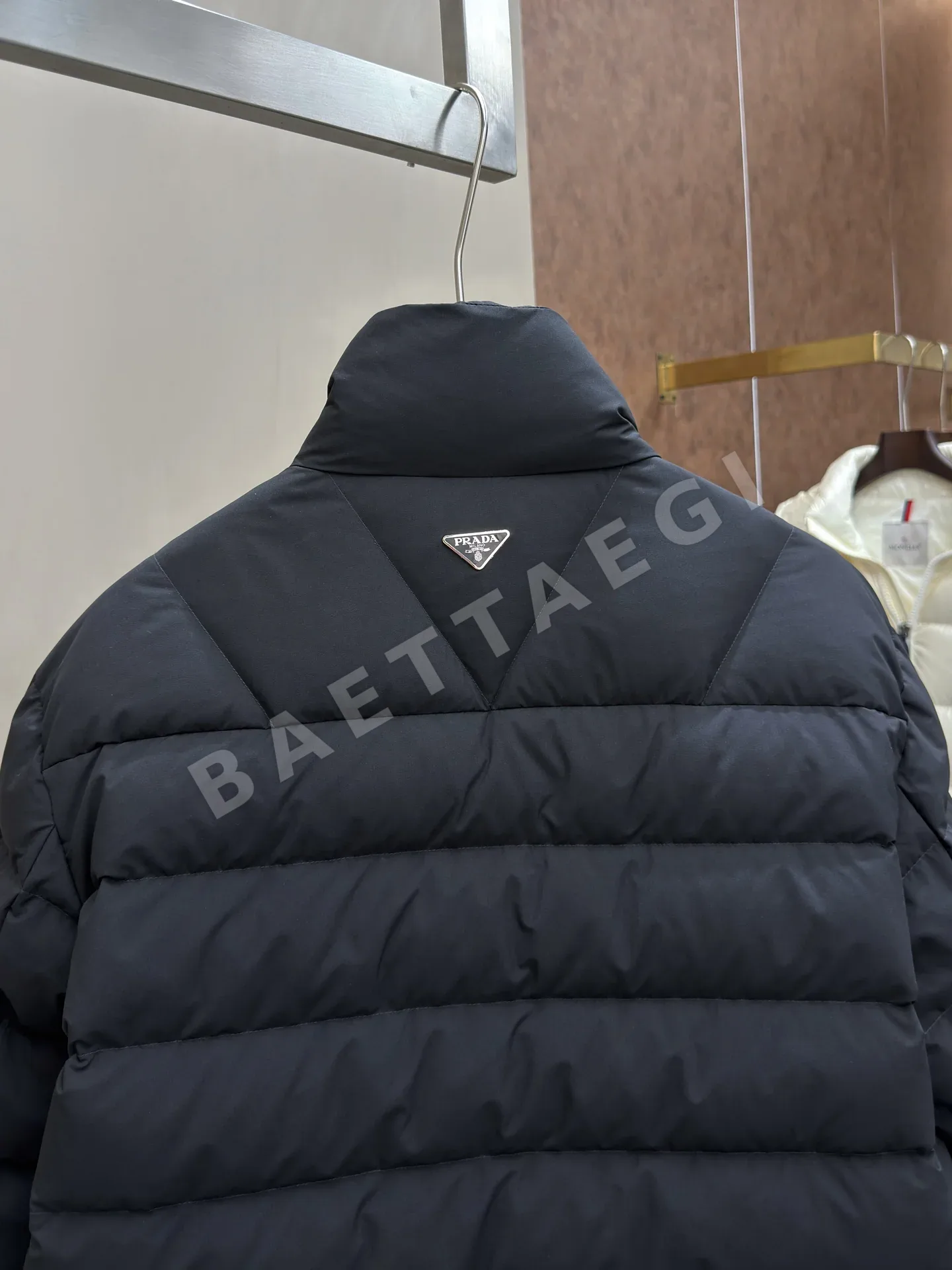 프라다 스탠드카라 남성 패딩 자켓 상세 이미지 9