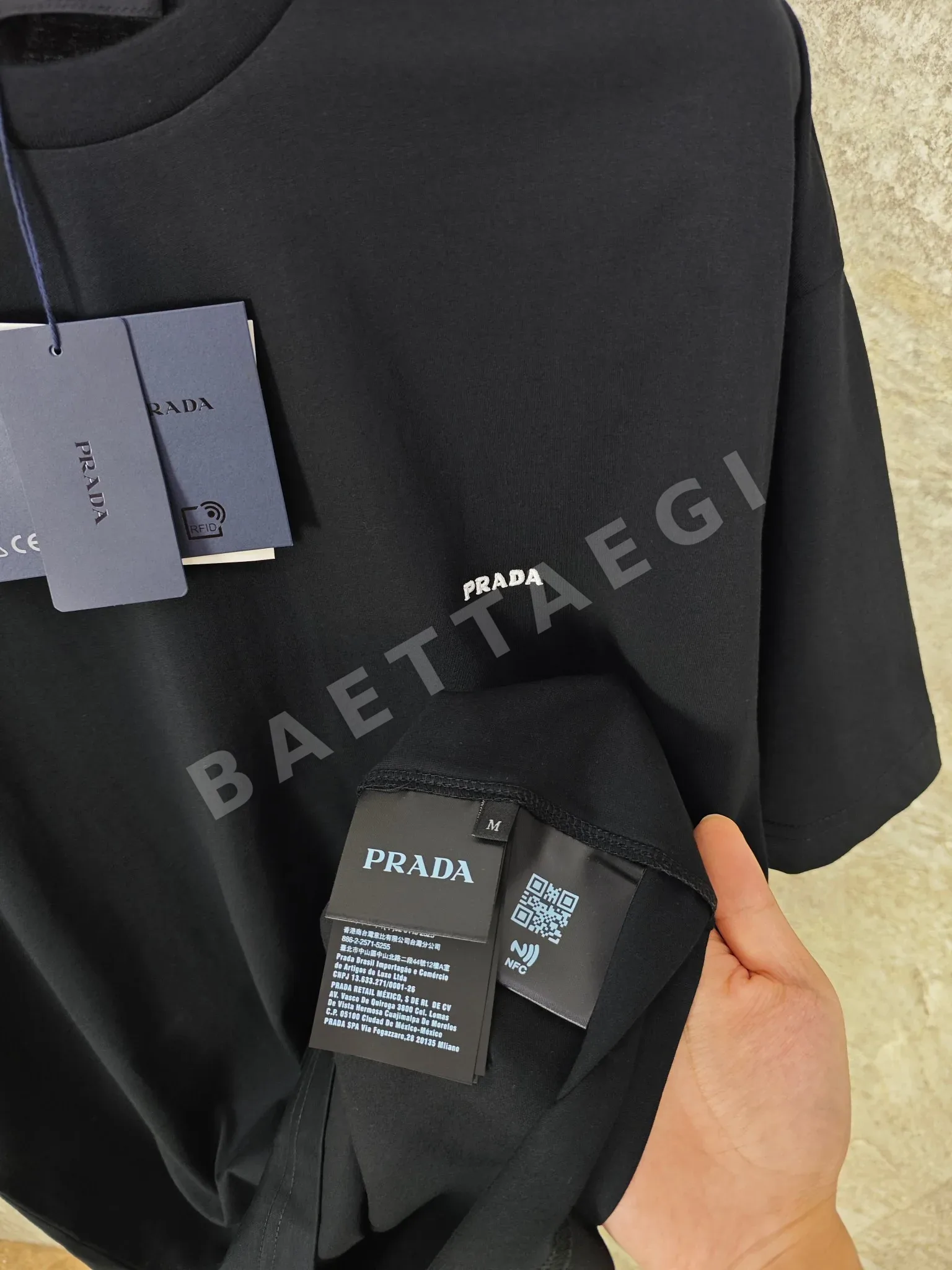 프라다 로고 자수 크루넥 남성 반팔 셔츠 상세 이미지 6