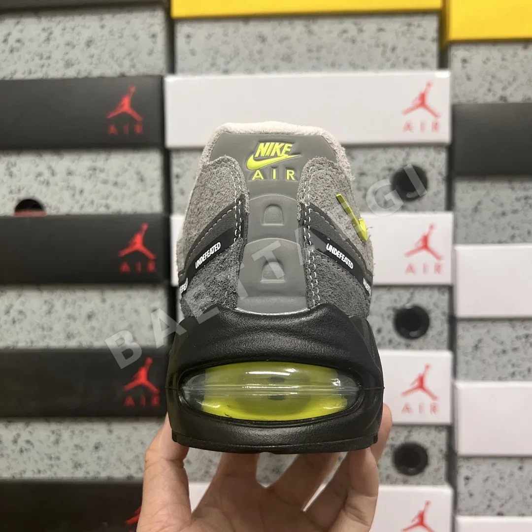 나이키 [GX] 에어 맥스 95 SP 그린 IB4523-004 201268 Nike Air Max 95 SP Undefeated Geo NYC 상세 이미지 4