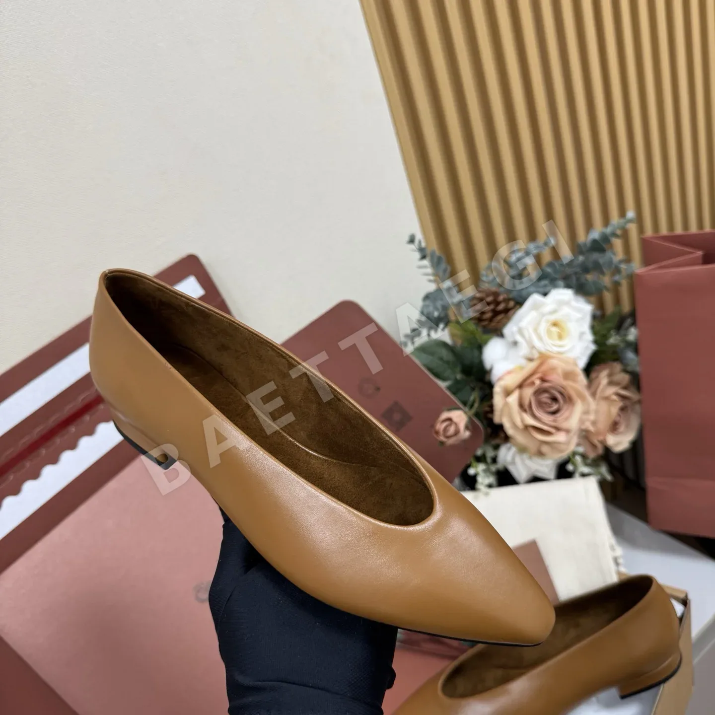 로로피아나 힐 여성 가죽 둥근 앞코 상세 이미지 5