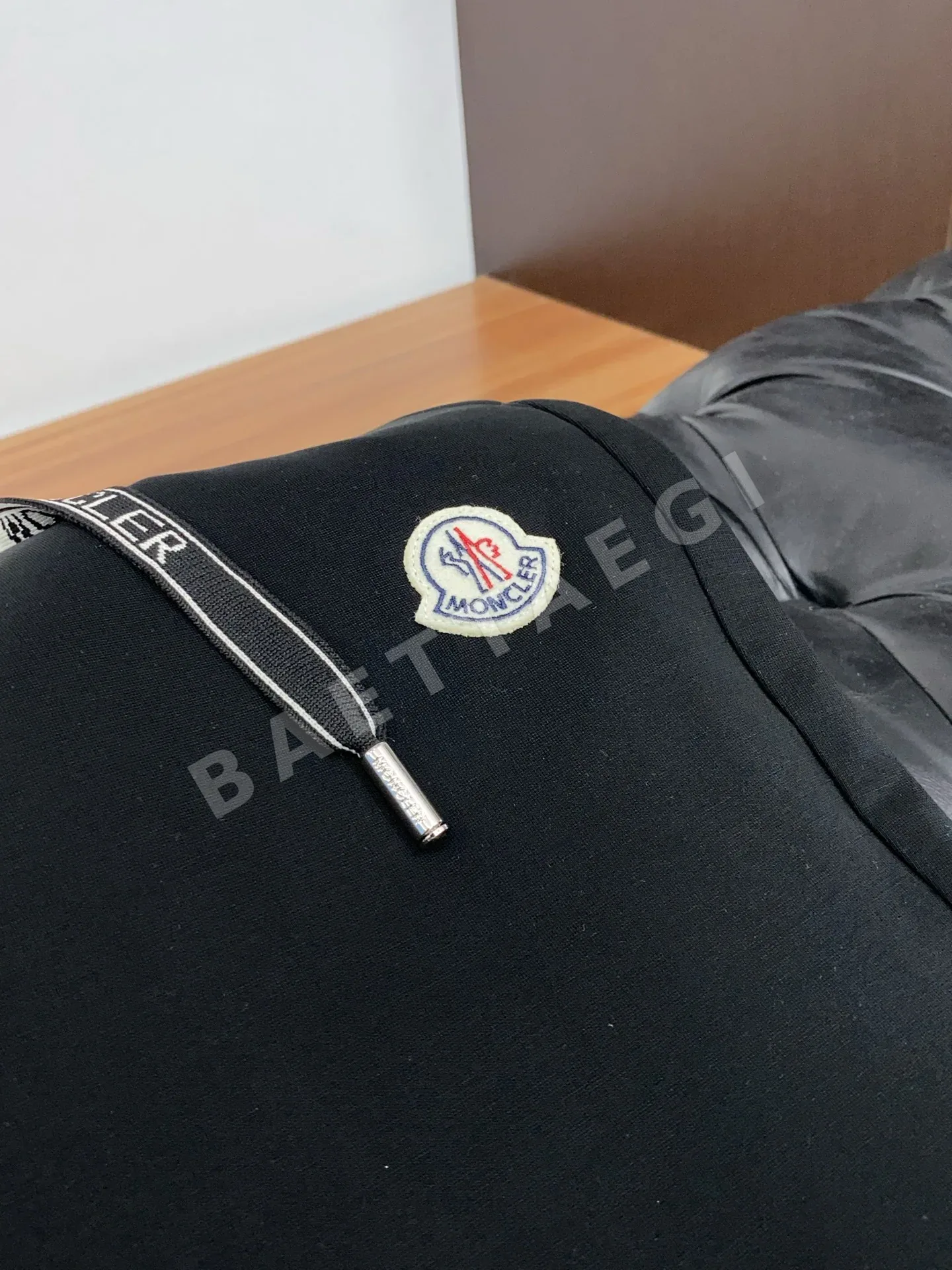 몽클레르 남성 특주 원단 바지 상세 이미지 4