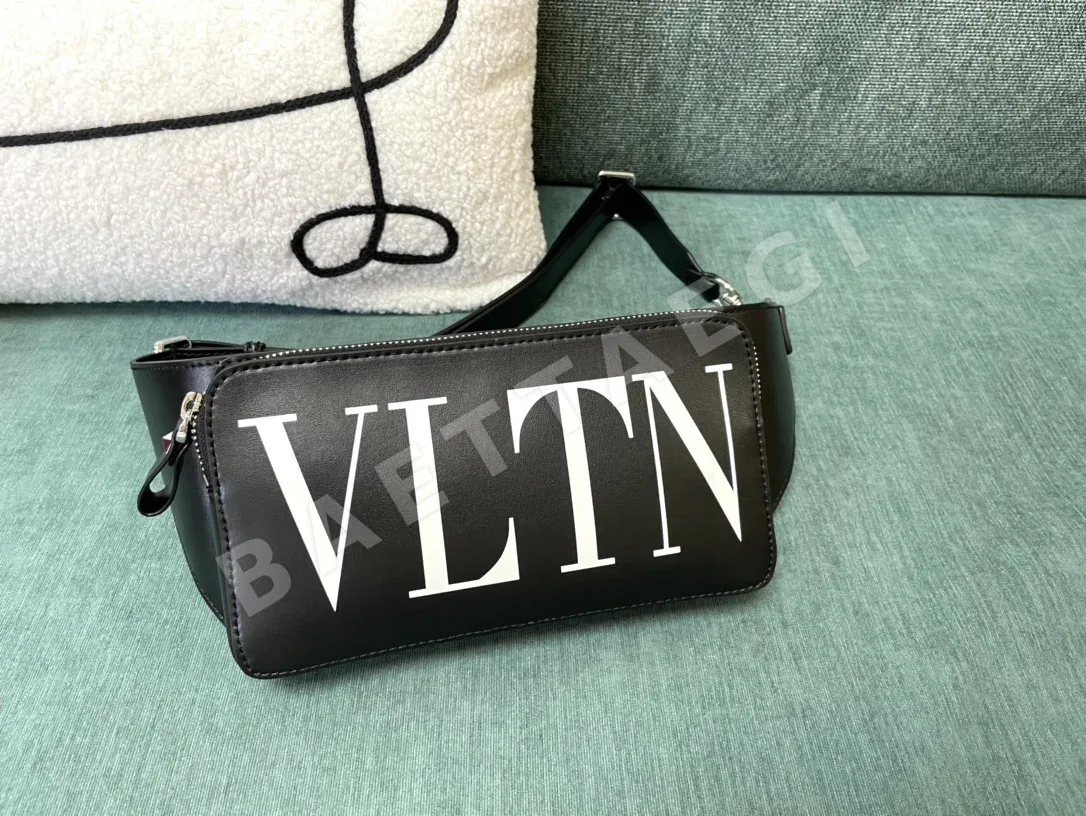 발렌티노 VLTN 라지 로고 웨이스트백 크로스백 상세 이미지 9