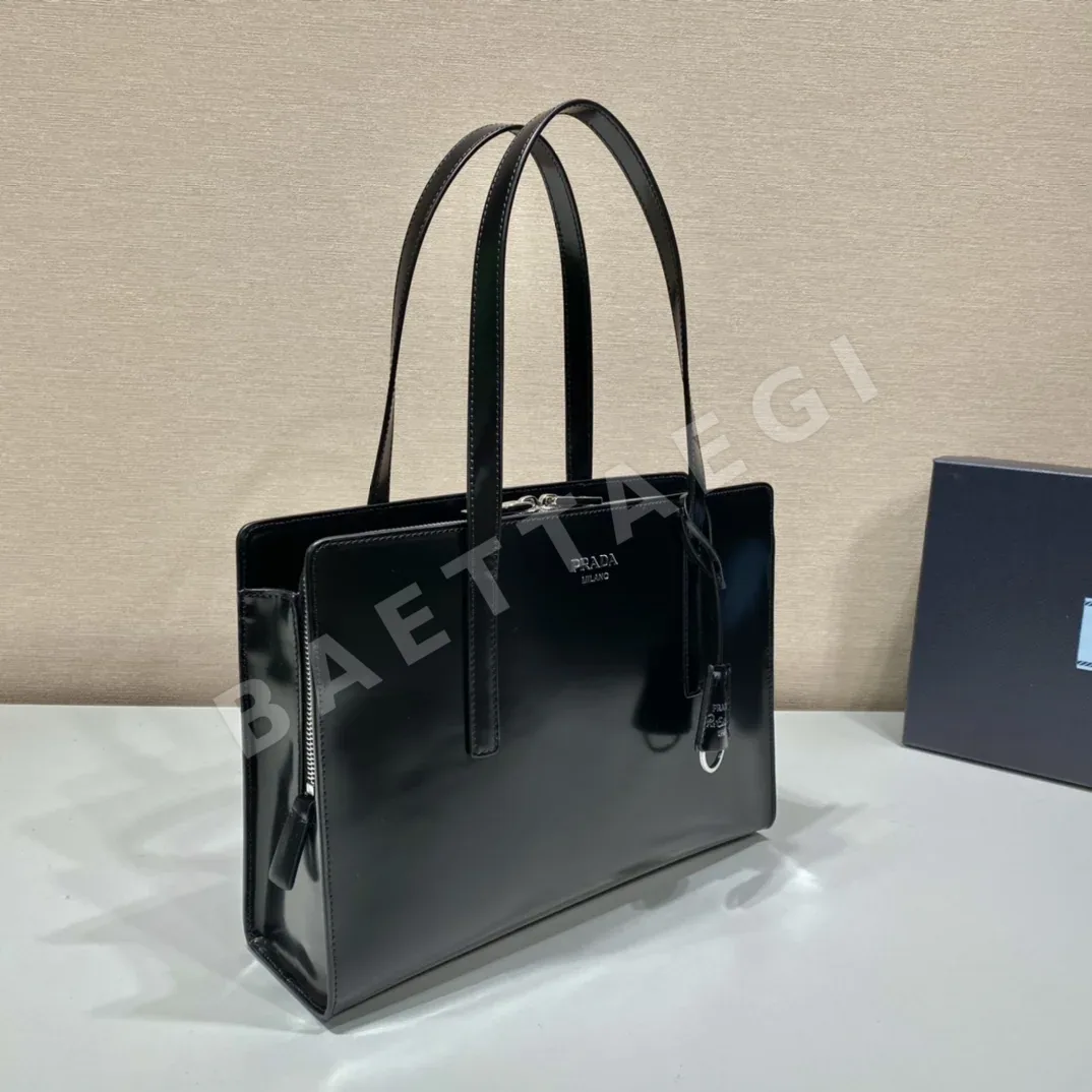 프라다 엠보싱 라벨 토트백 1BA350 상세 이미지 4