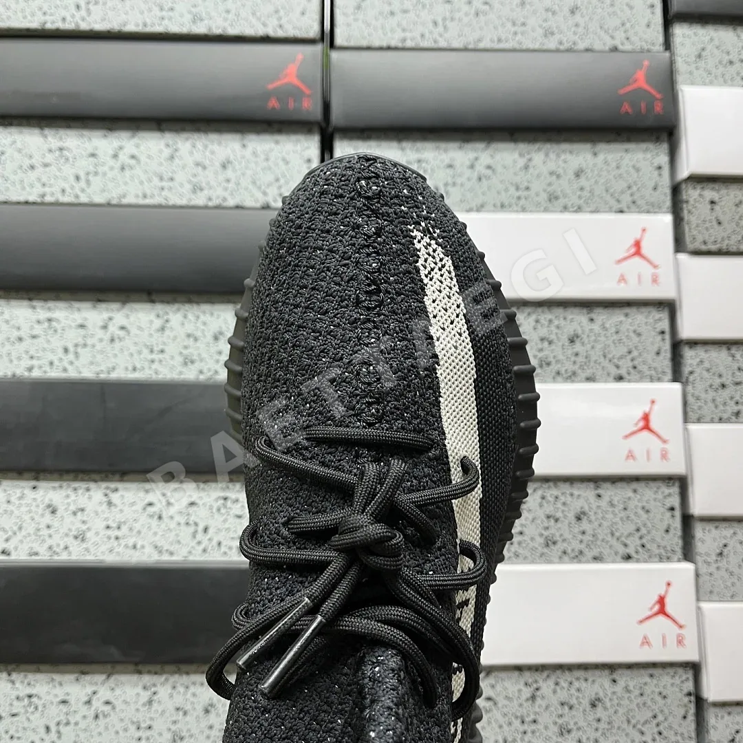 아디다스 [XQ] 이지 부스트 350 V2 BY1604 200800 Adidas Yeezy Boost 350 V2 Core Black White 상세 이미지 8