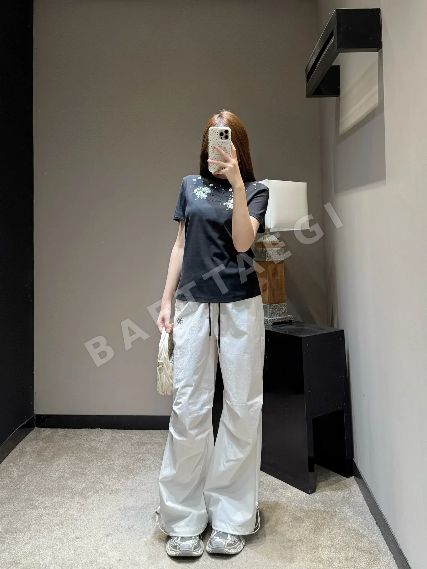 미우미우 비즈 자수 플라워 여성 반팔 티셔츠 상세 이미지 6