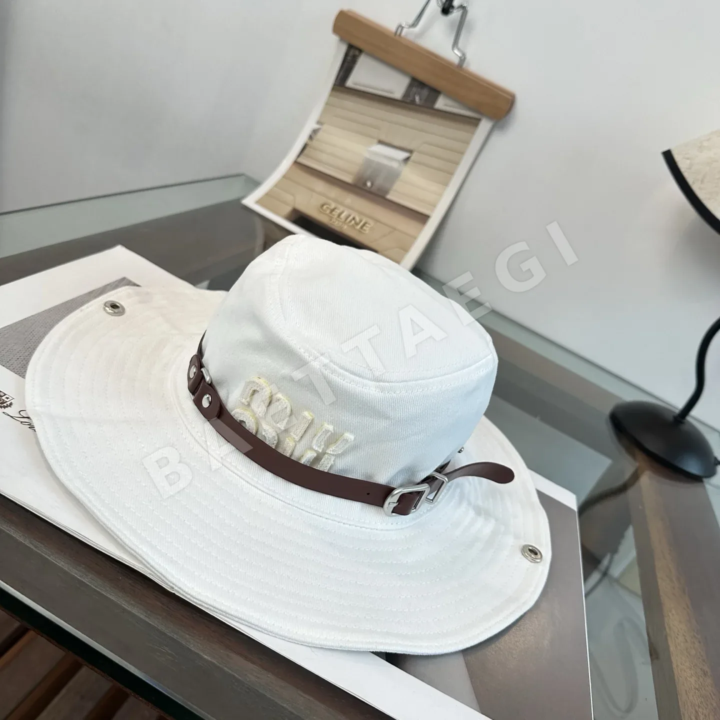 미우미우 심플 버킷햇 모자 상세 이미지 3