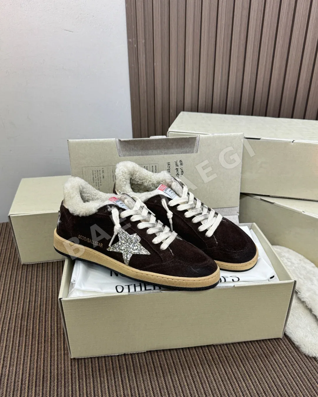 골든구스 스니커즈 가죽 SNEAKERS 레터링 상세 이미지 2
