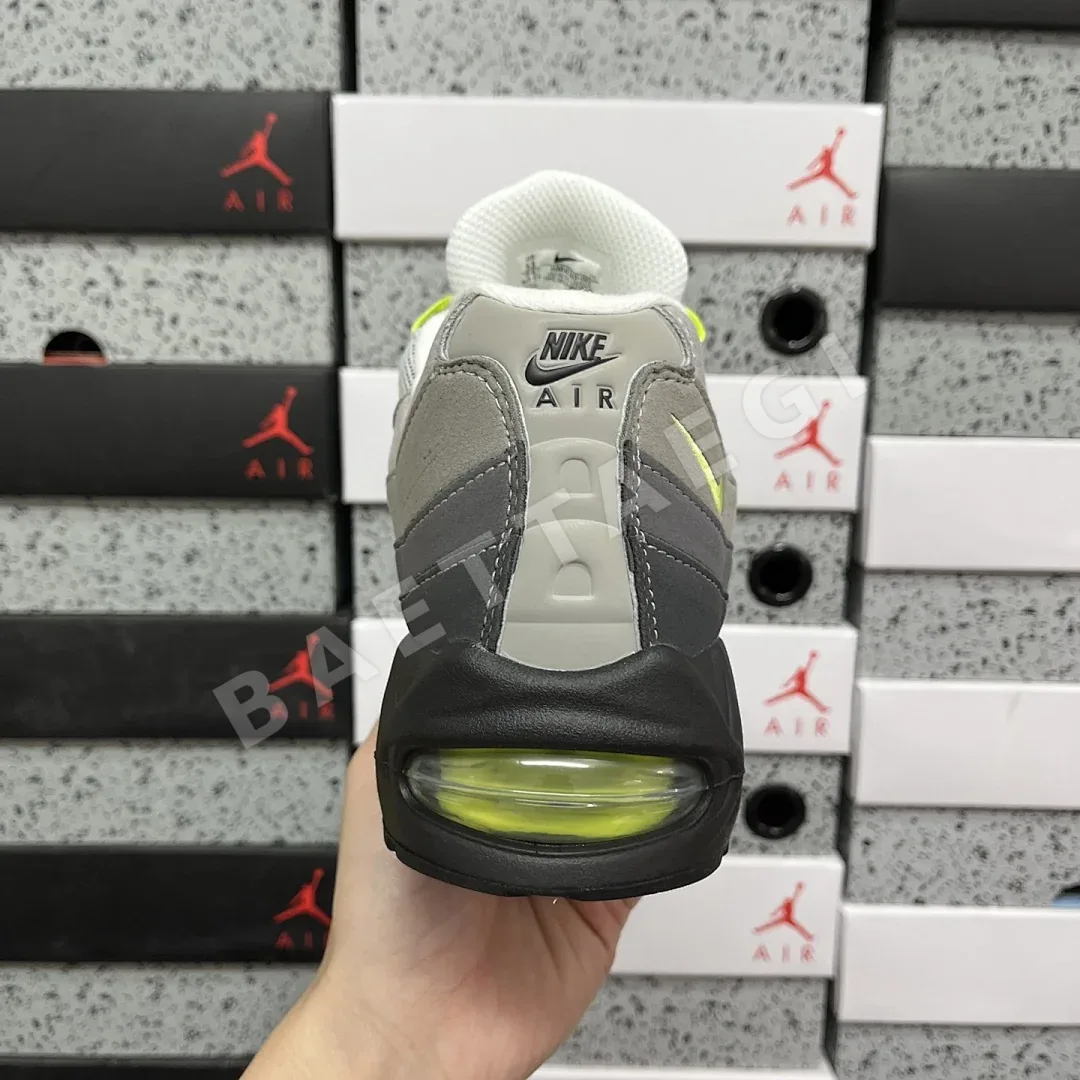 나이키 [GX] 에어 맥스 95 OG 그레이 그린 HM4740-001 201229 Nike Air Max 95 OG Big Bubble Neon 상세 이미지 5