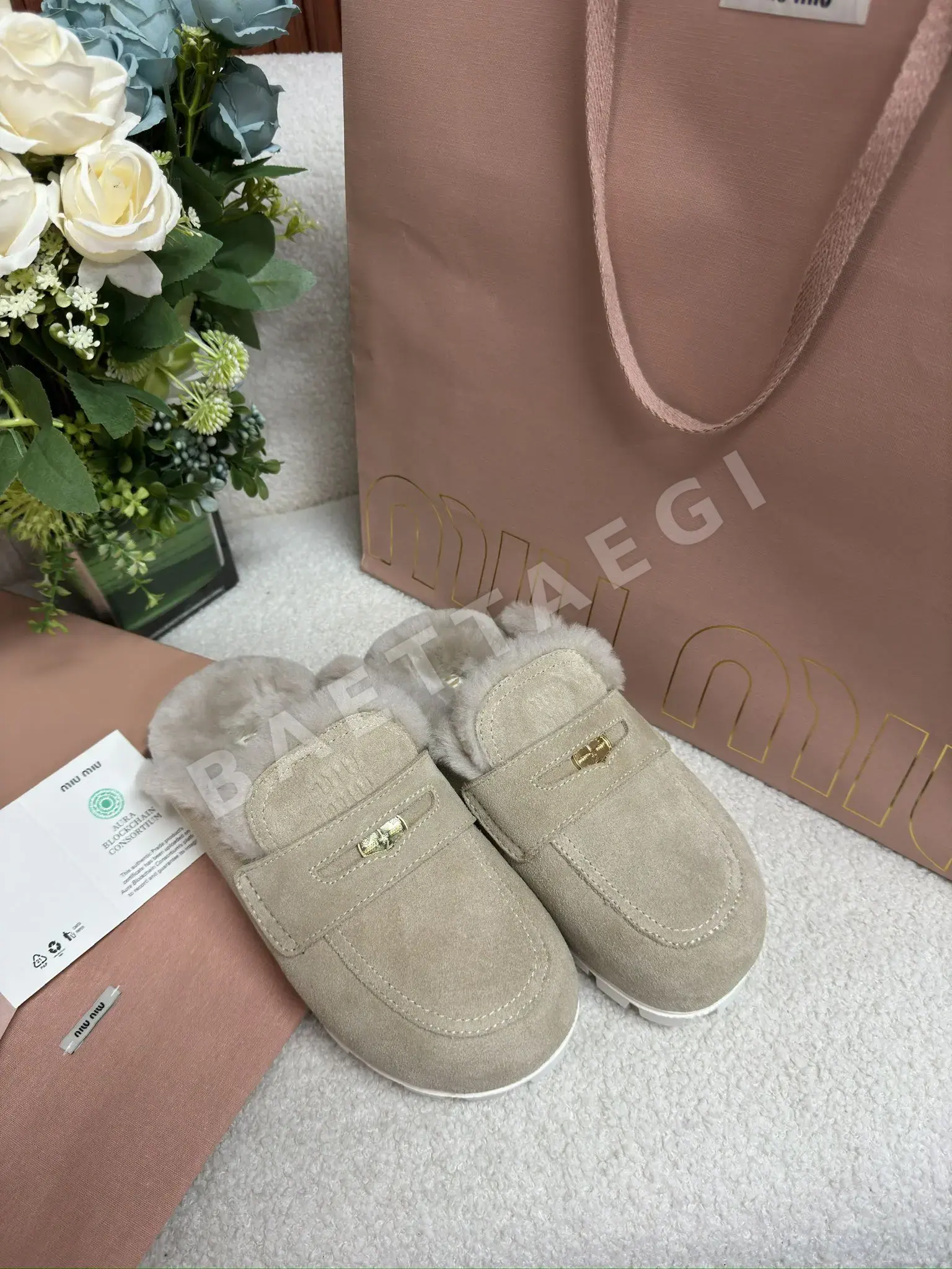 미우미우 골드 퍼 슬리퍼 93884