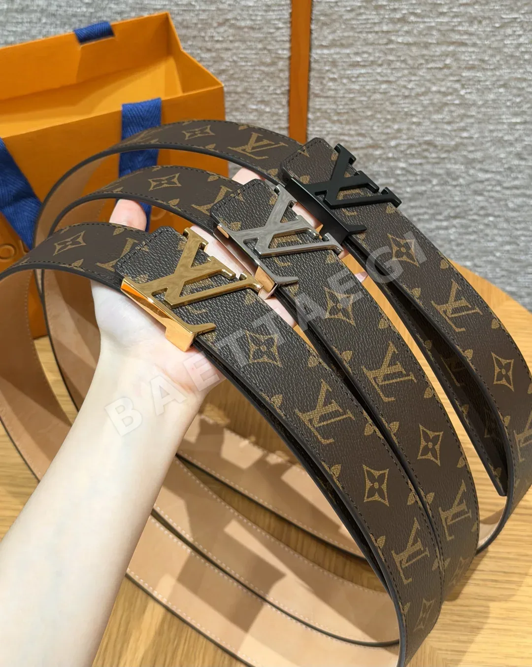 루이비통 이니셜 메탈 리버시블 벨트 상세 이미지 3