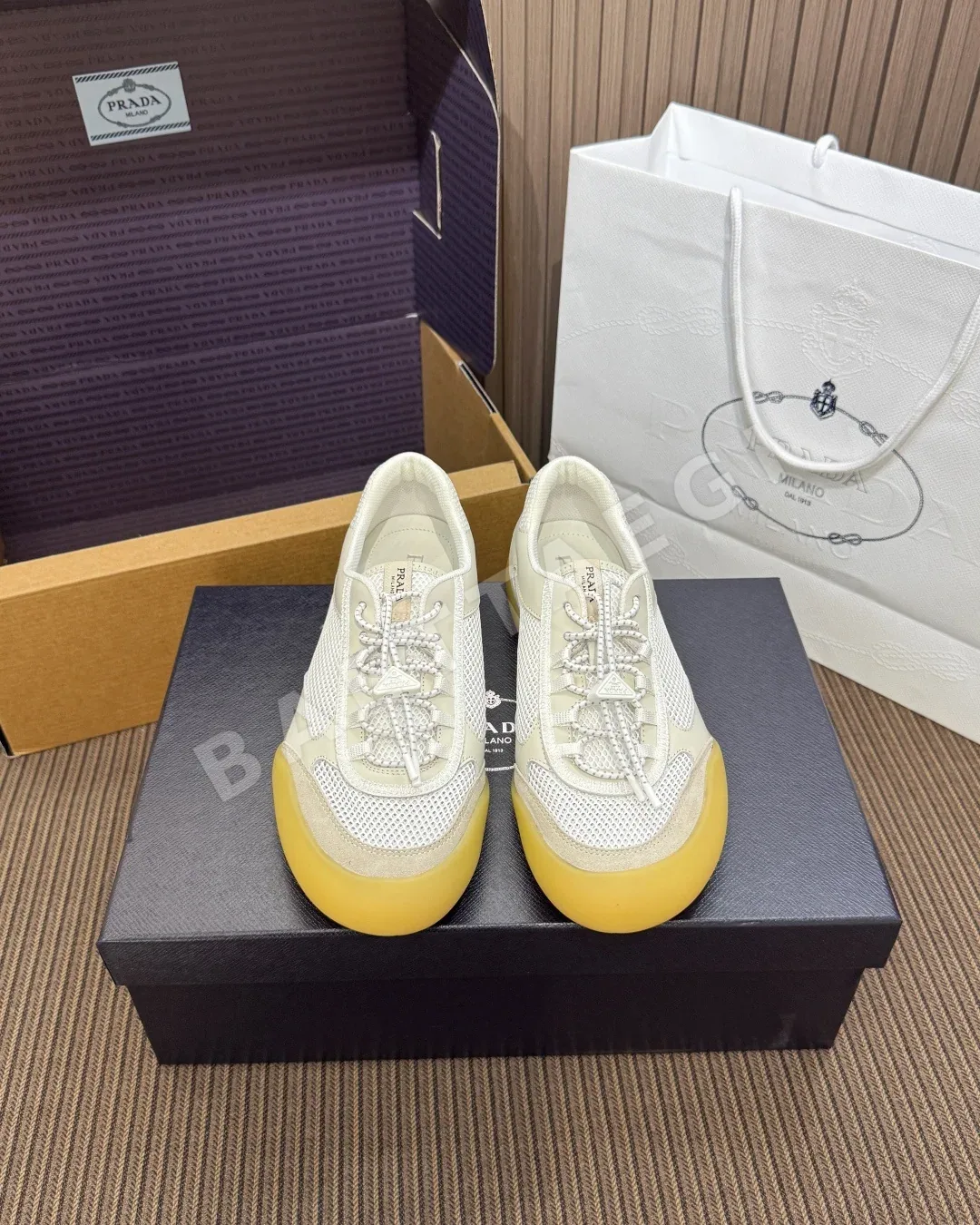 프라다 메시 소재 남성 스니커즈 156944
