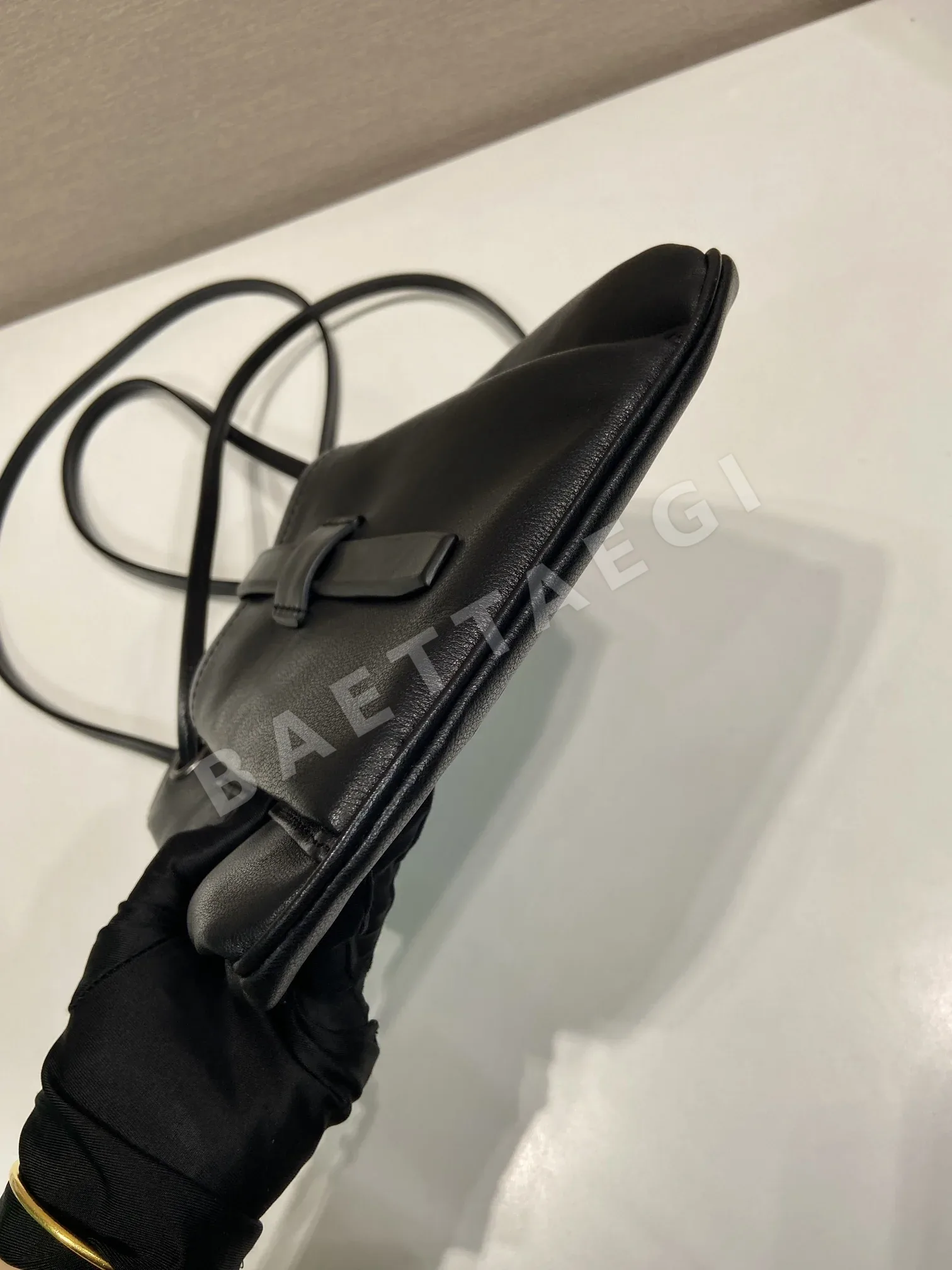 프라다 카프스킨 토트백 1BH288 상세 이미지 6