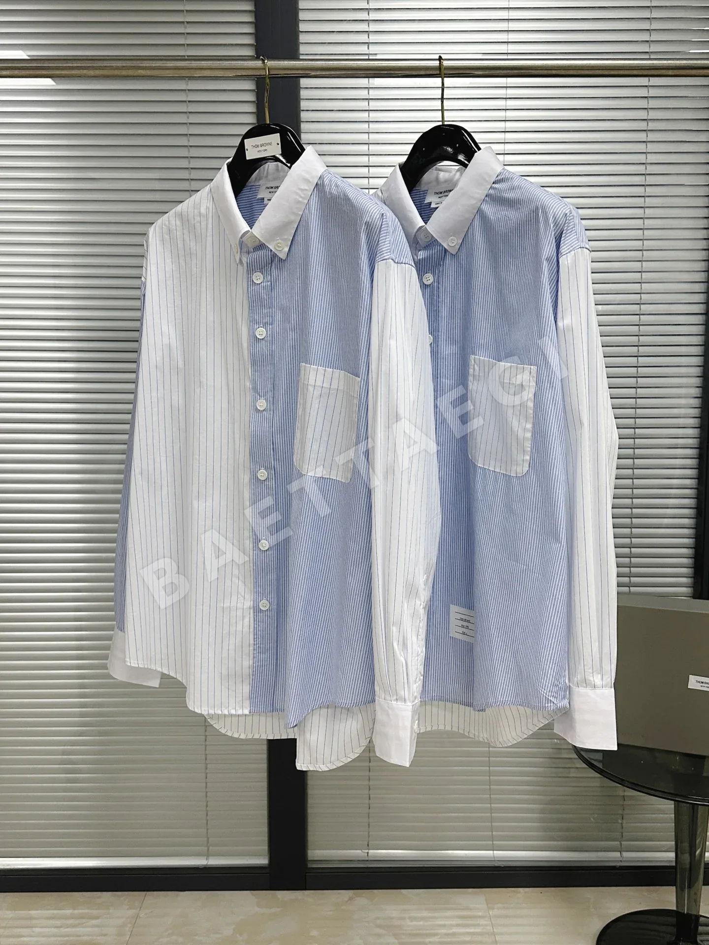 톰브라운 TB 스트라이프 카라 블록 포플린 긴팔 셔츠 상세 이미지 5