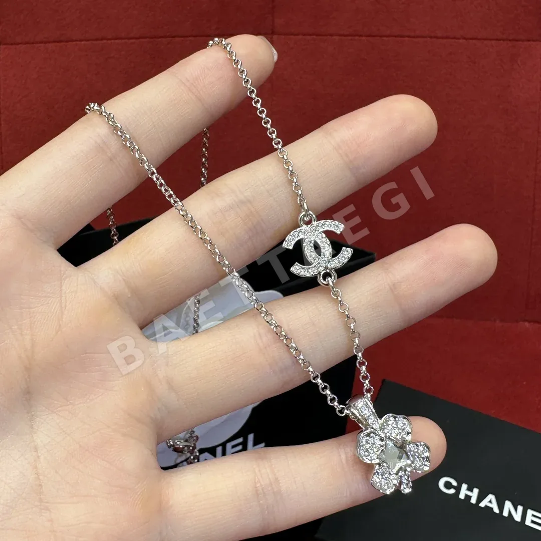 샤넬 네 잎 클로버 더블 C 장식 목걸이 178115