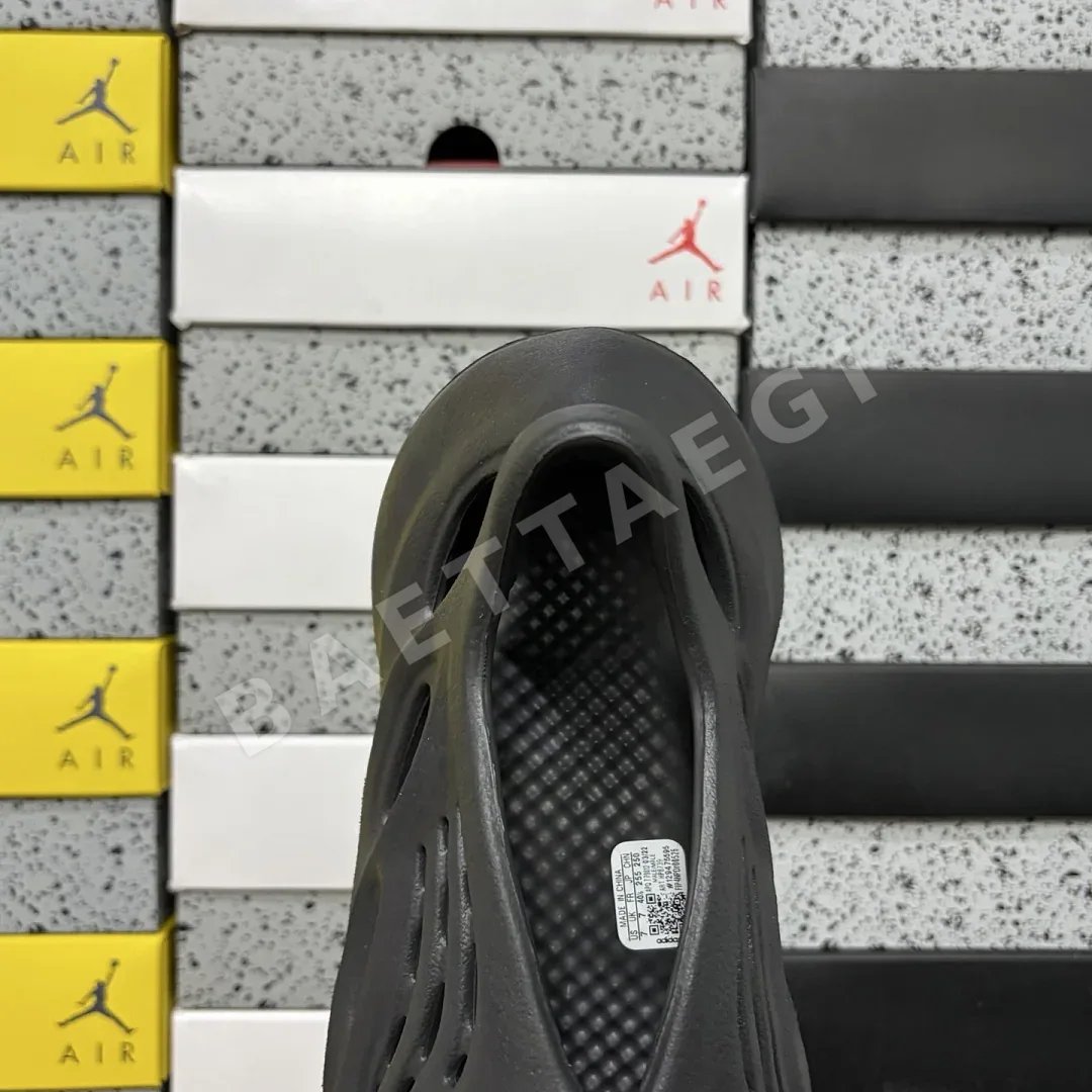 아디다스 [LW] 이지 폼 RNR HP8739 200634 Adidas Yeezy Foam RNR Onyx 상세 이미지 8
