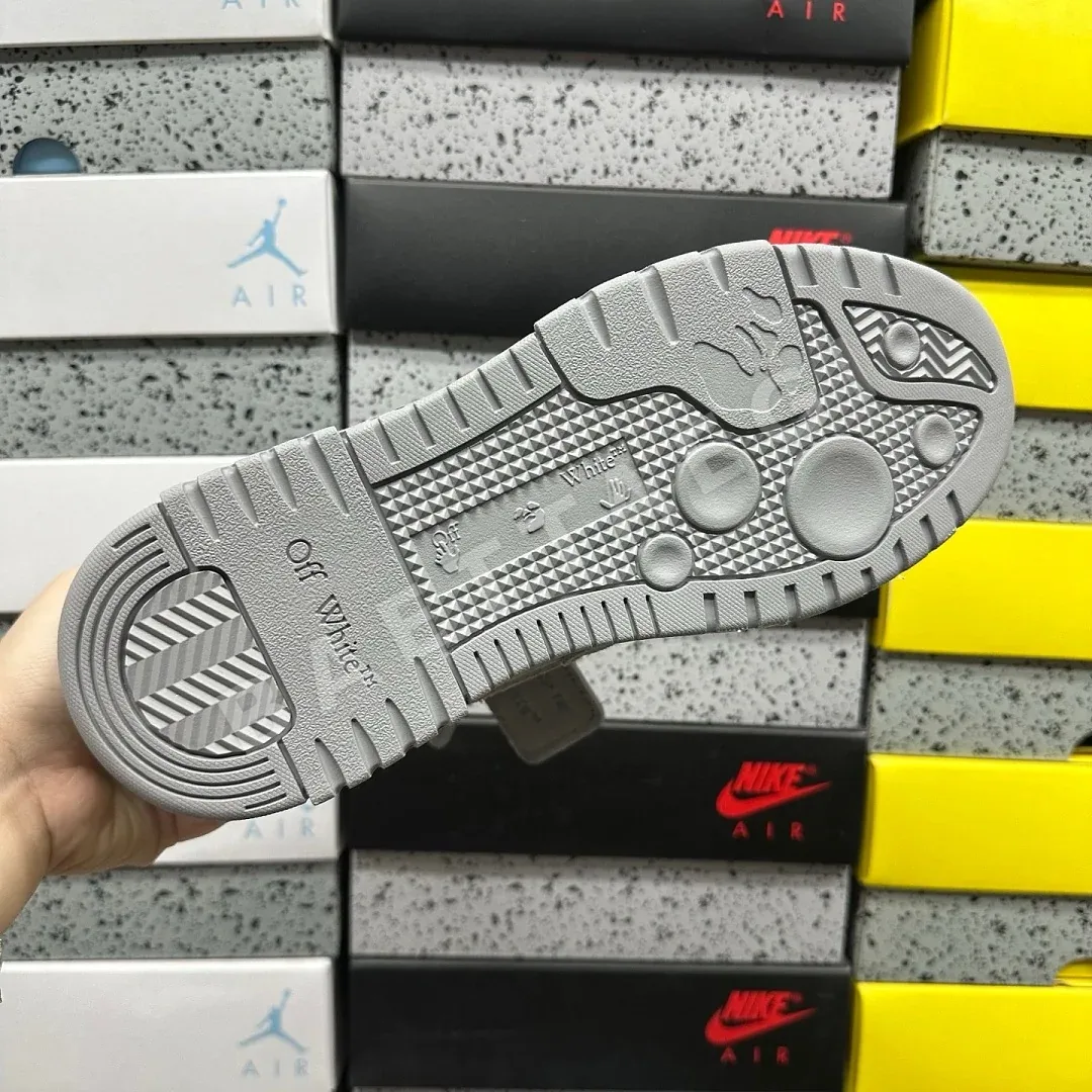 오프화이트 아웃 오브 오피스 OOO 로우 탑스 그레이 B0907 202501 Off White Out Of Office OOO Low Tops 상세 이미지 4