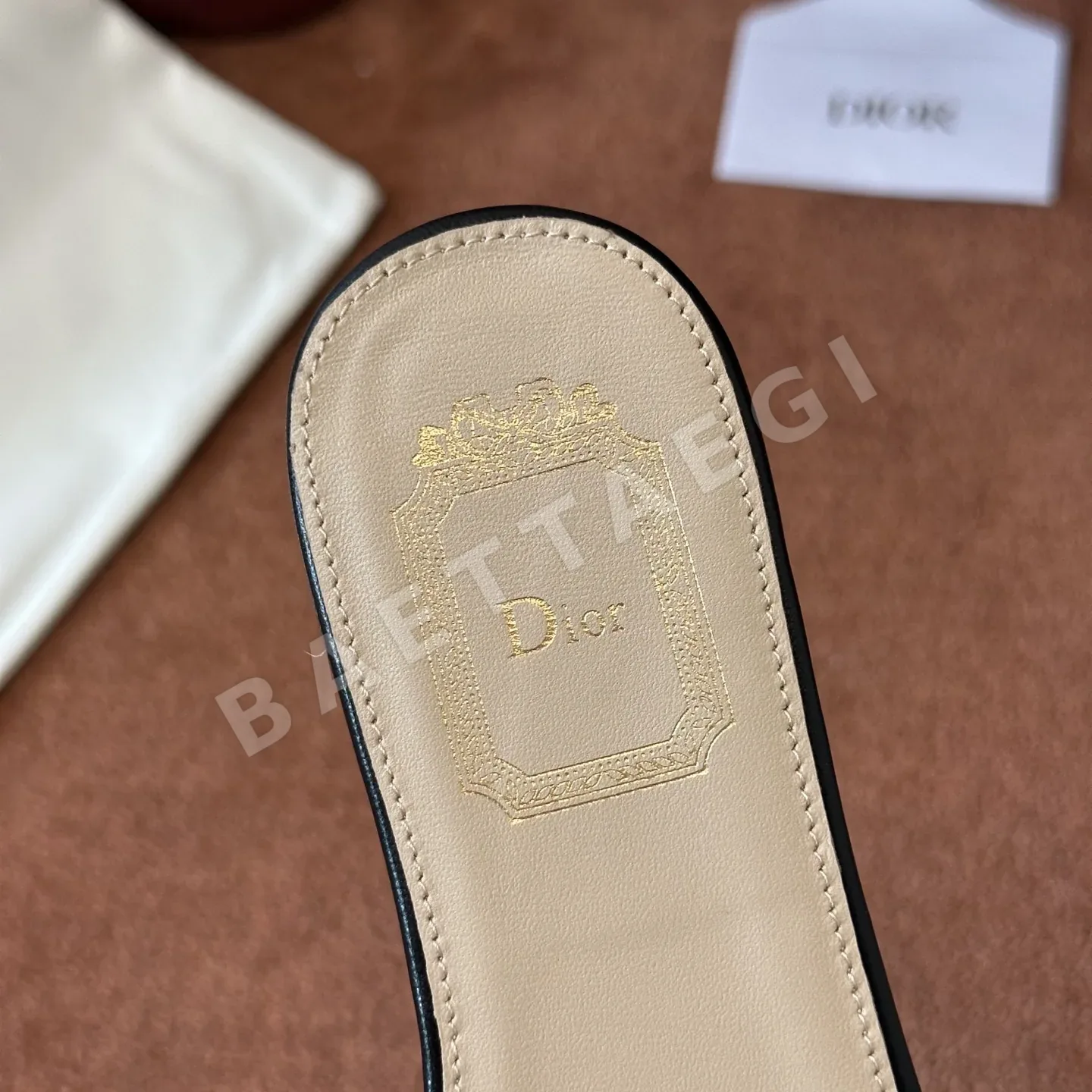 디올 로고 자수 캔버스 플랫 샌들 상세 이미지 5