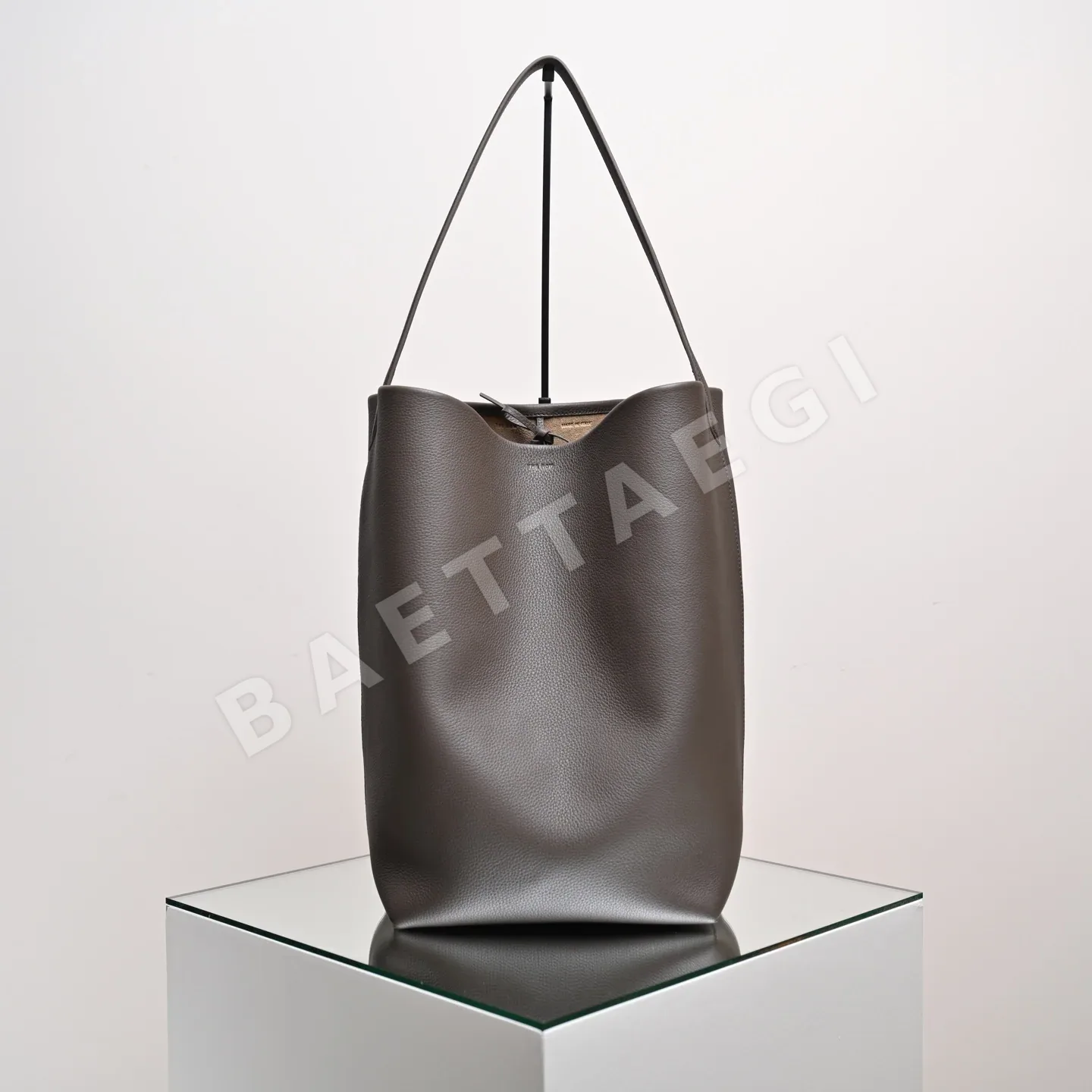더로우 엘리펀트 그레이 버킷백 75839