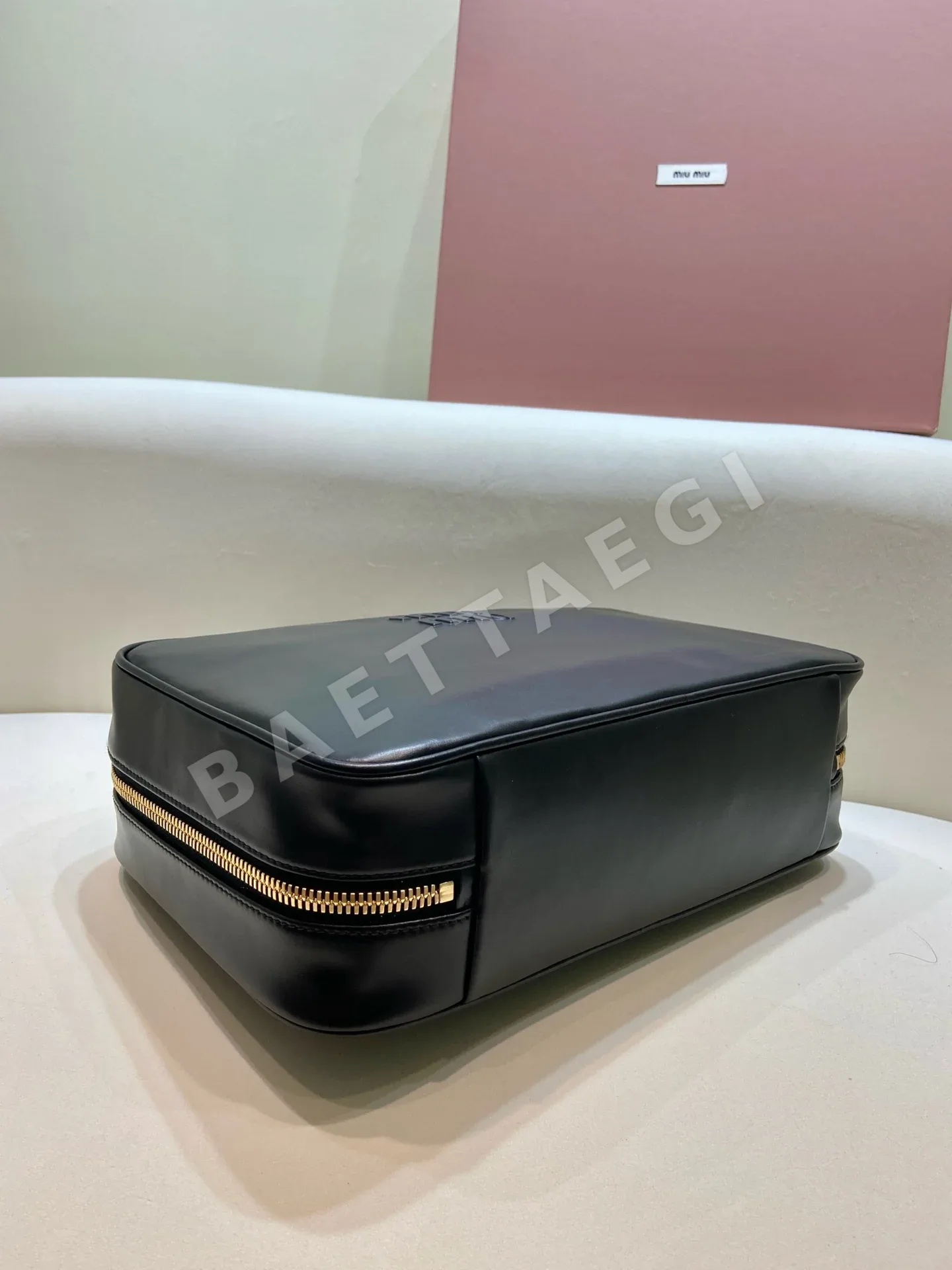 미우미우 블랙 라지 볼링백 5BB117 상세 이미지 6