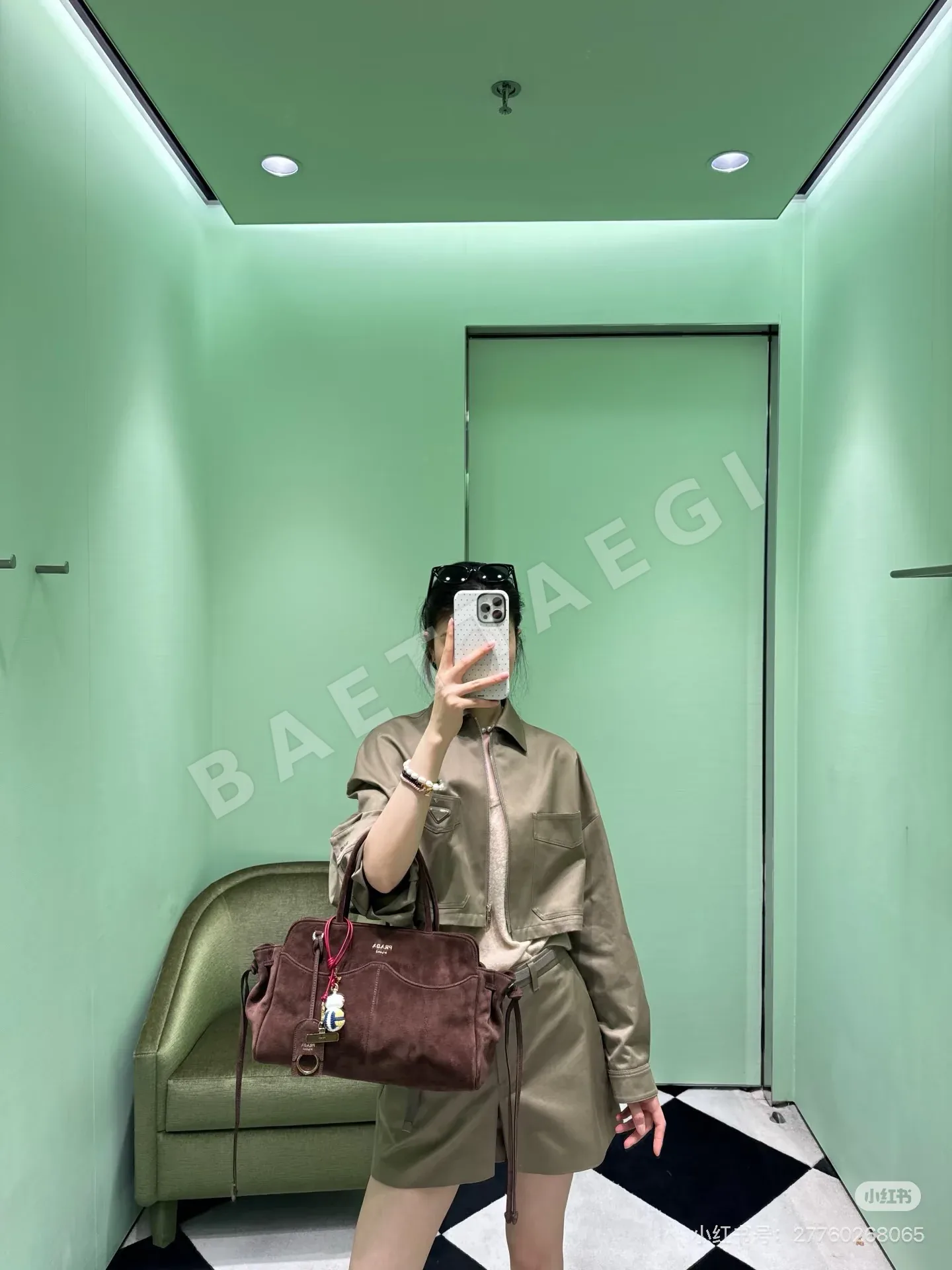프라다 로고 장식 크롭 여성 자켓 상세 이미지 2