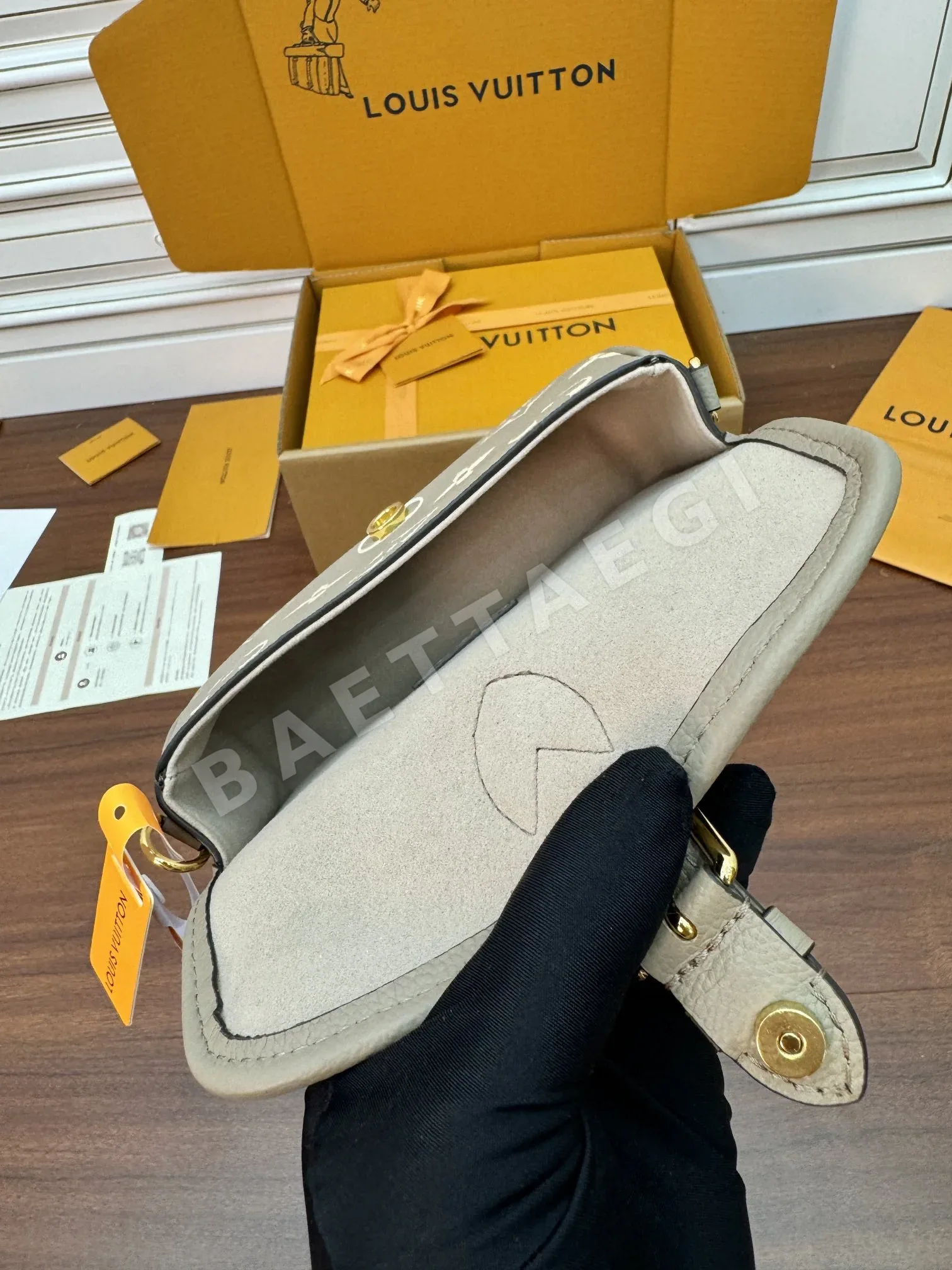루이비통 M83300 가방 상세 이미지 4