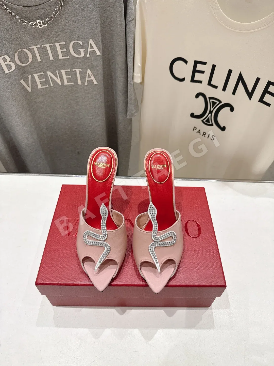 발렌티노 메시 샌들 146913