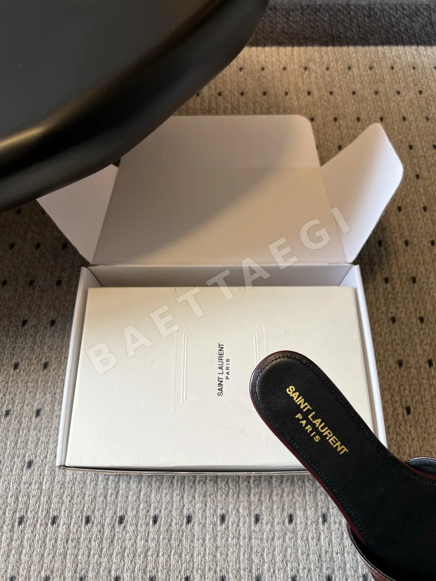생로랑 플리츠 YSL 버클 플랫 샌들 상세 이미지 8