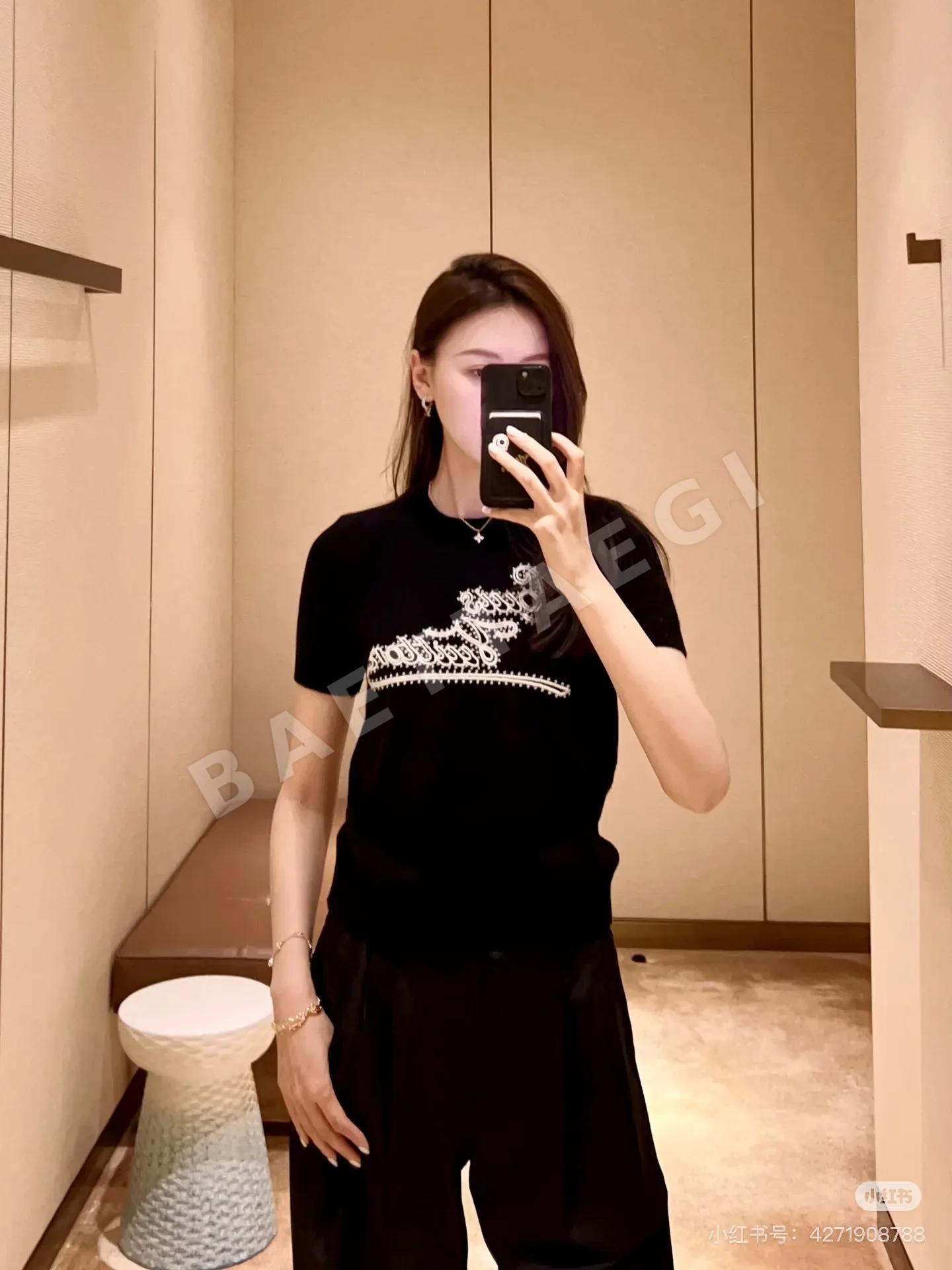루이비통 캐시미어 자수 여성 반팔 티셔츠 상세 이미지 9