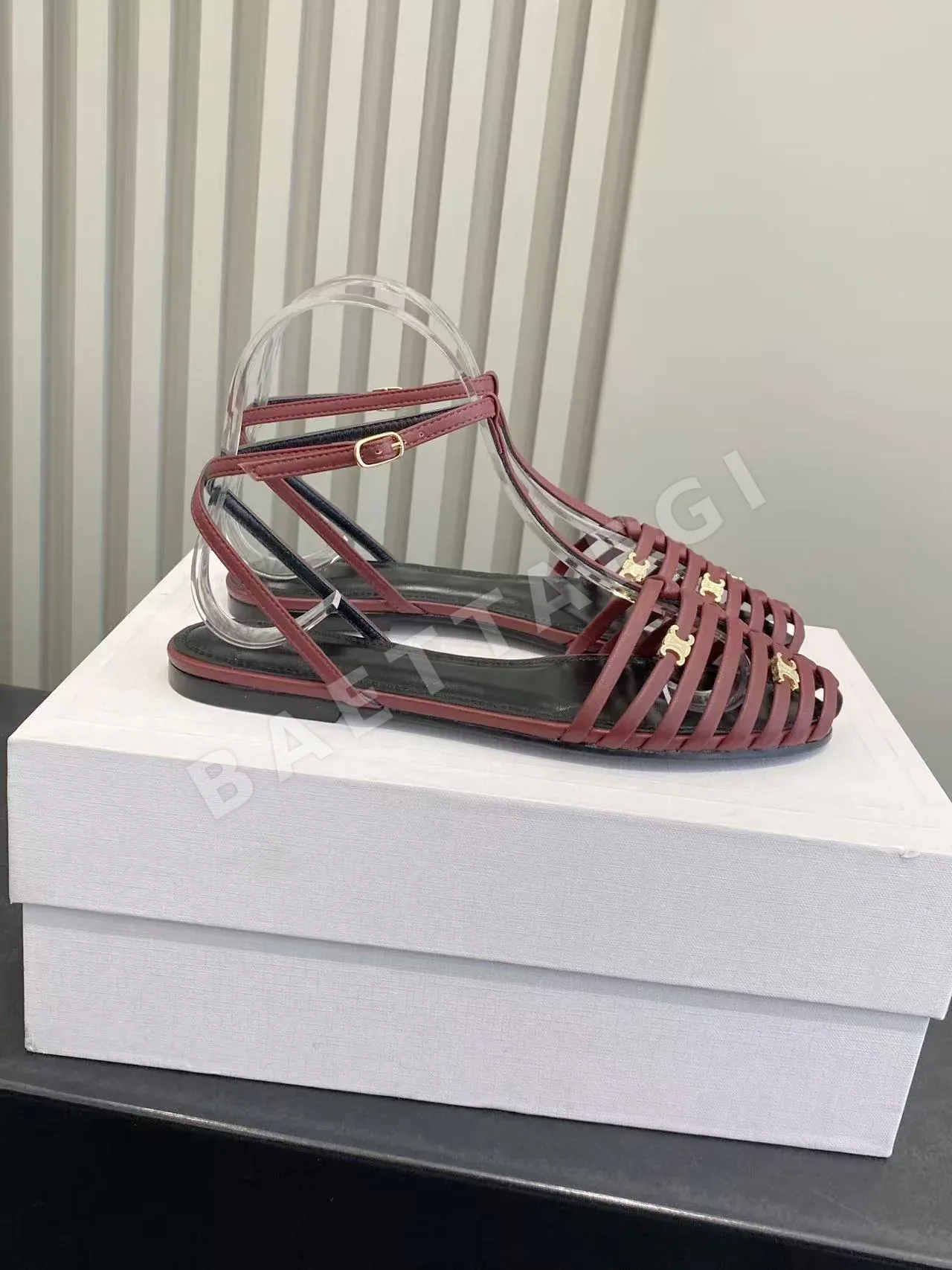 셀린느 벨트 플랫 로마 샌들 99354