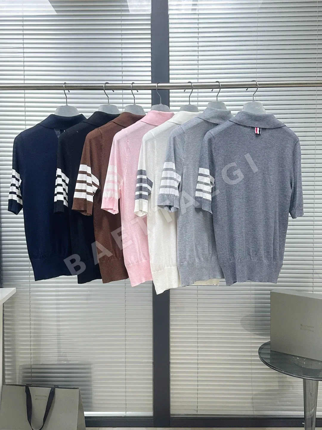 톰브라운 여성 파인 울 반팔 폴로셔츠 상세 이미지 3