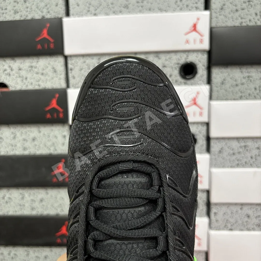 나이키 [DF] 에어 맥스 플러스 DM0032-024 201080 Nike Air Max Plus Black Green Strike 상세 이미지 9
