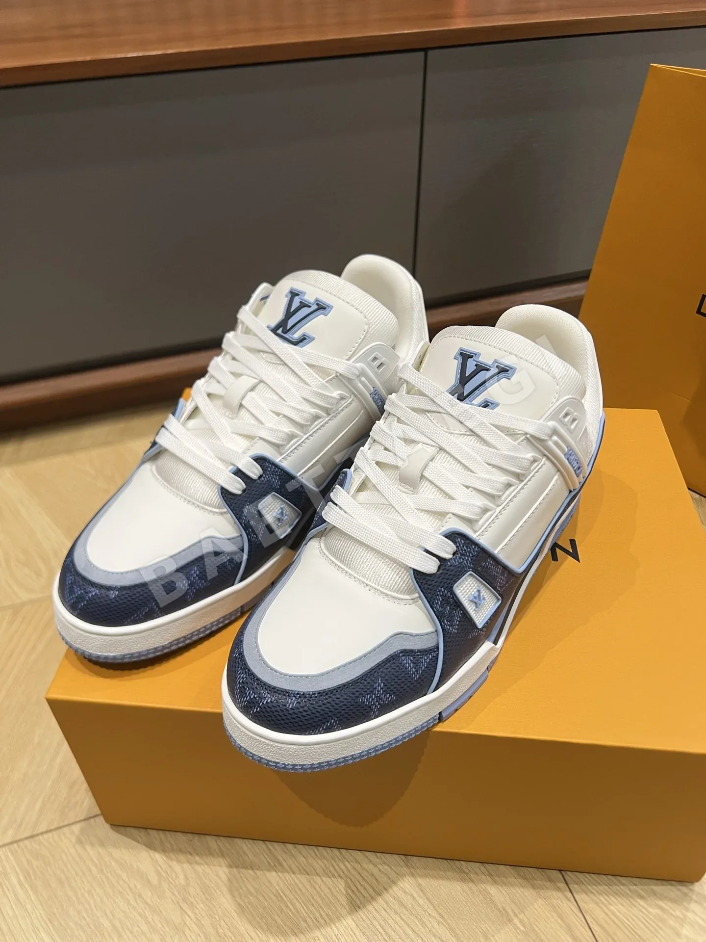루이비통 LV 26 데님 컬러웨이 트레이너 신발 95212