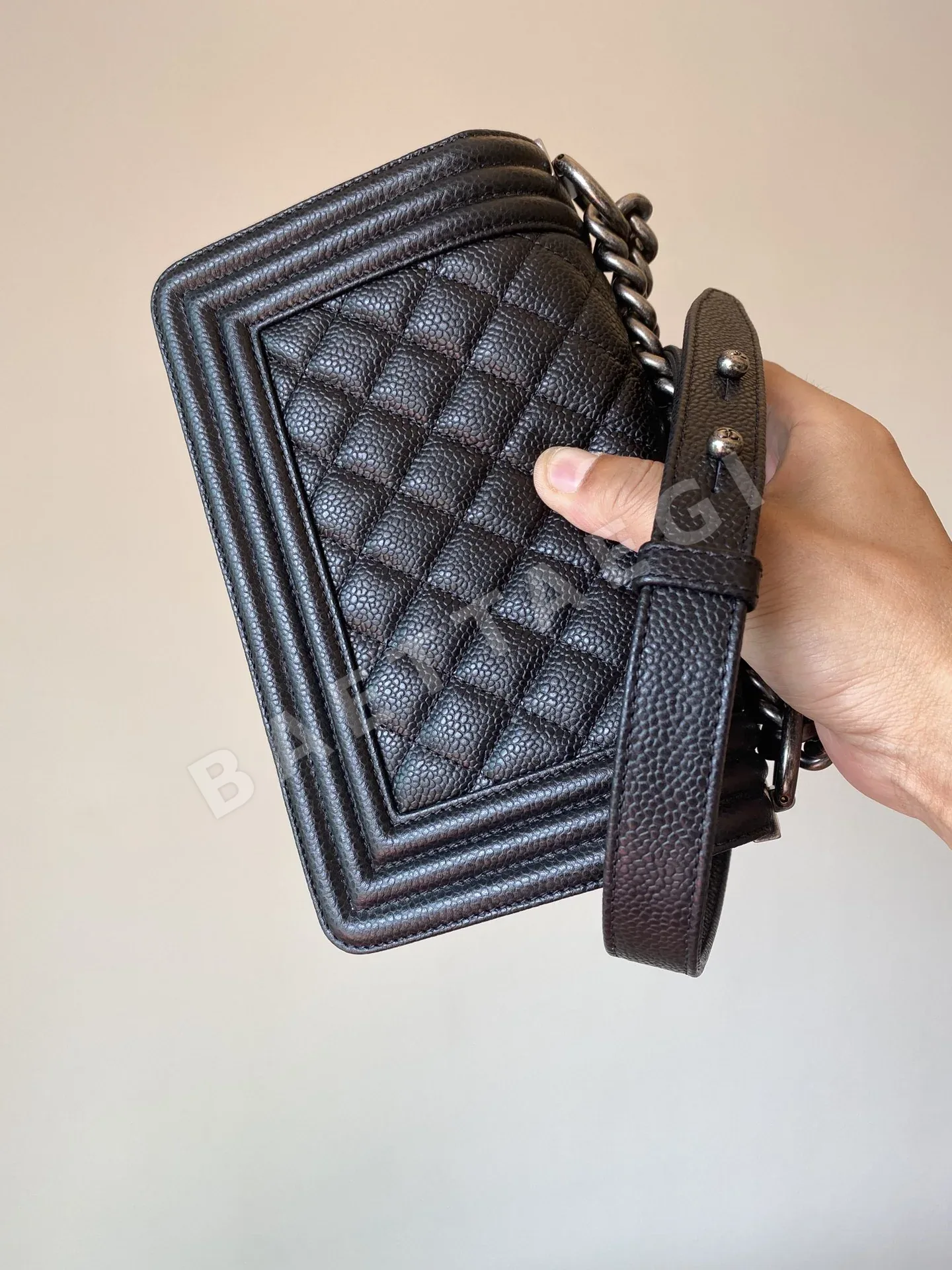 샤넬 르보이 스몰 캐비어 가방 상세 이미지 4