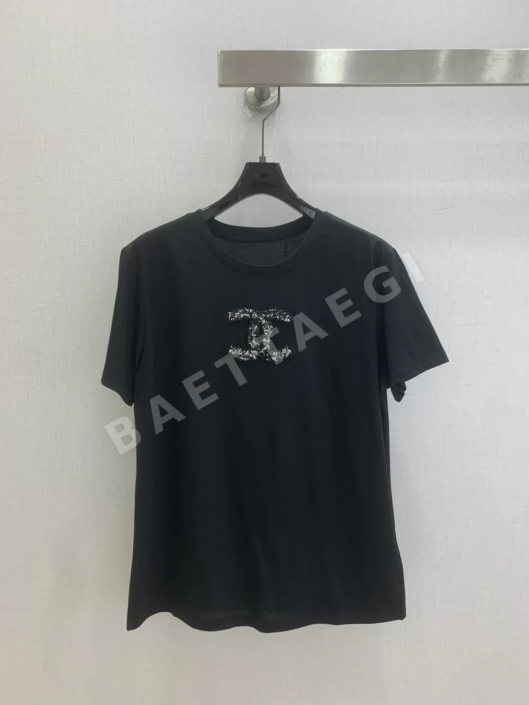 샤넬 더블 C 자수 여성 반팔 티셔츠 103845